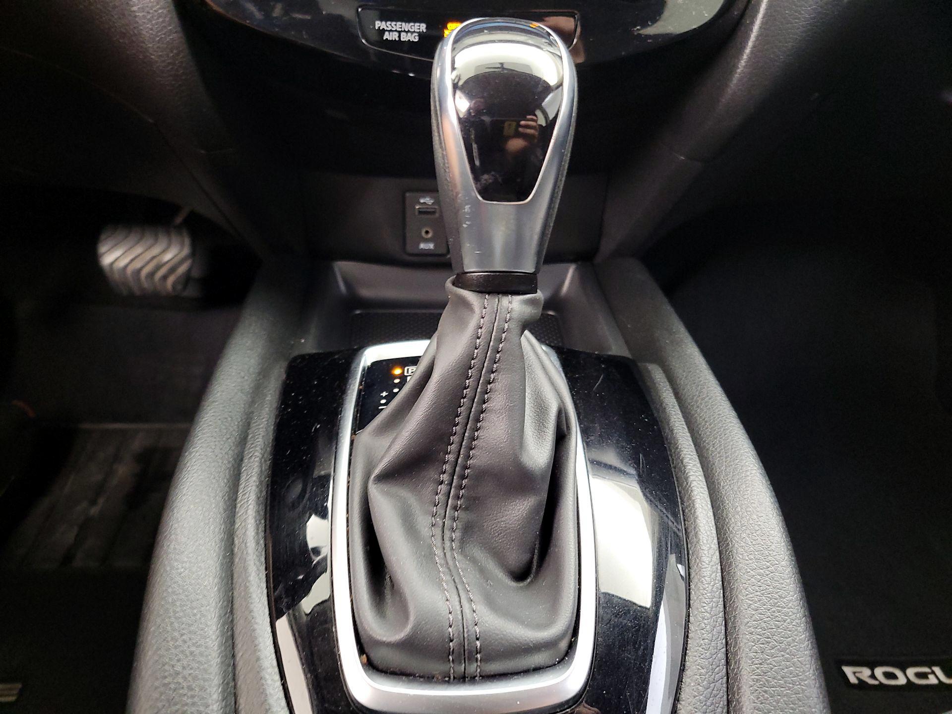 Thumbnail: 2017 Nissan Rogue - 17