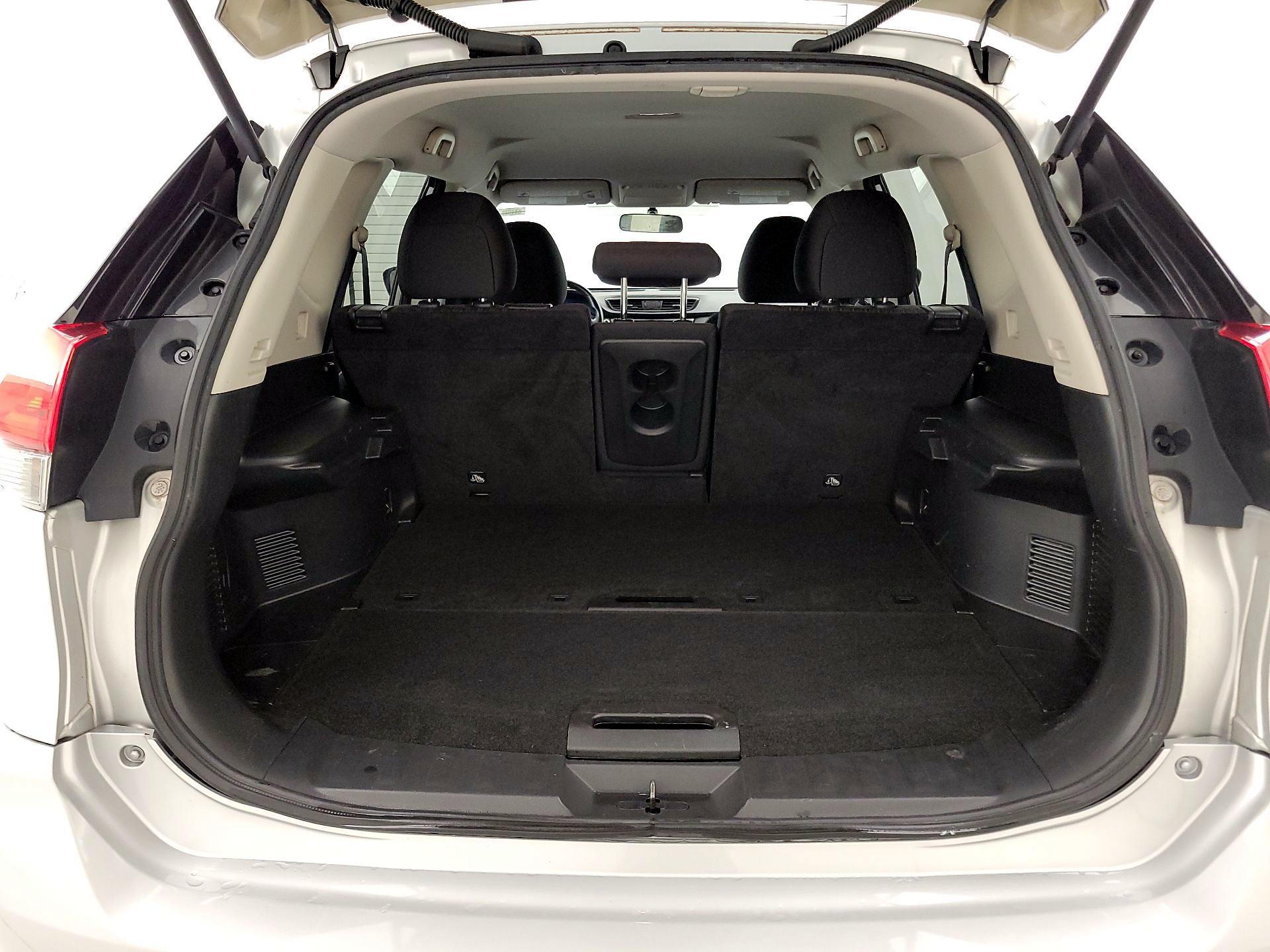 Thumbnail: 2017 Nissan Rogue - 20
