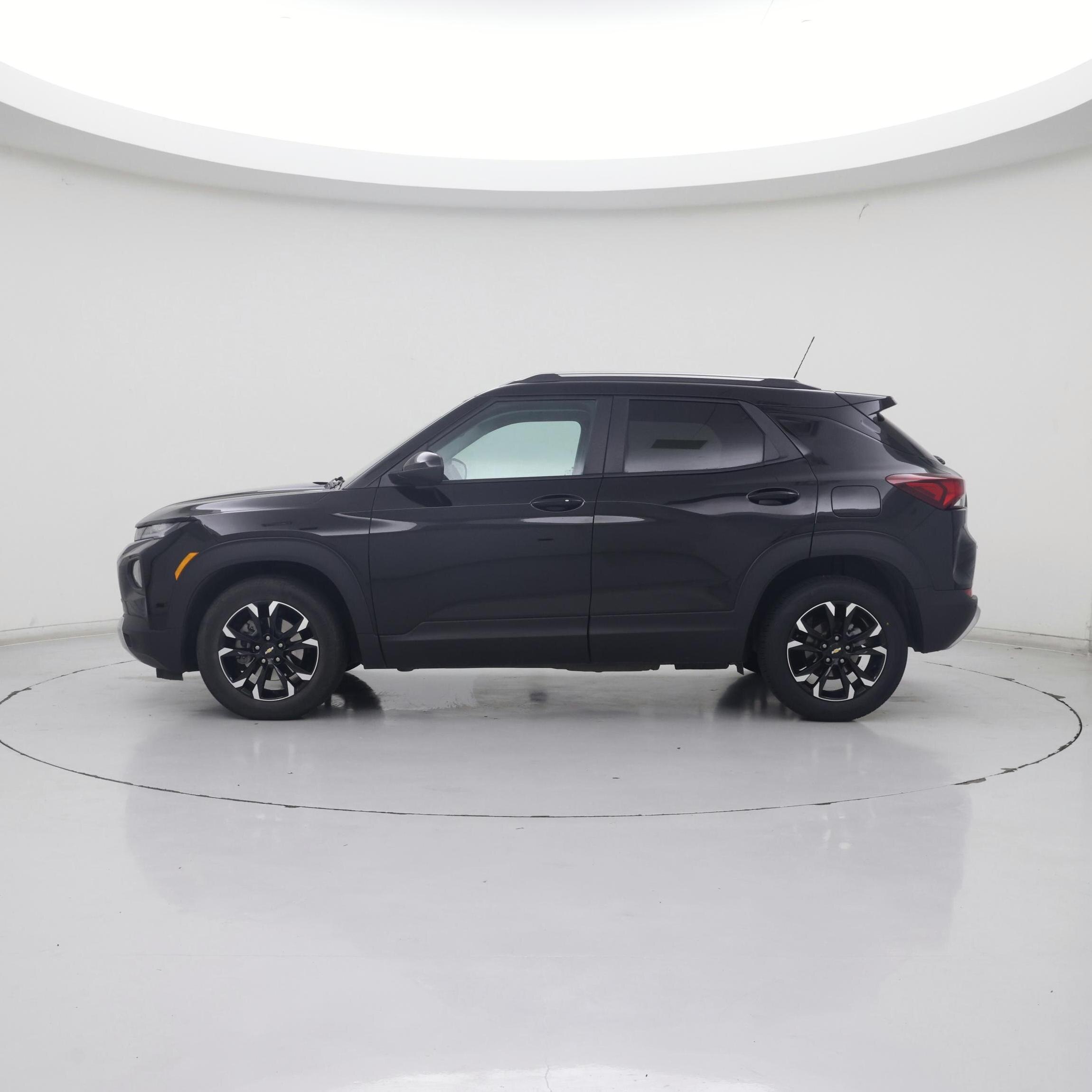 Thumbnail: 2023 Chevrolet TrailBlazer - 3