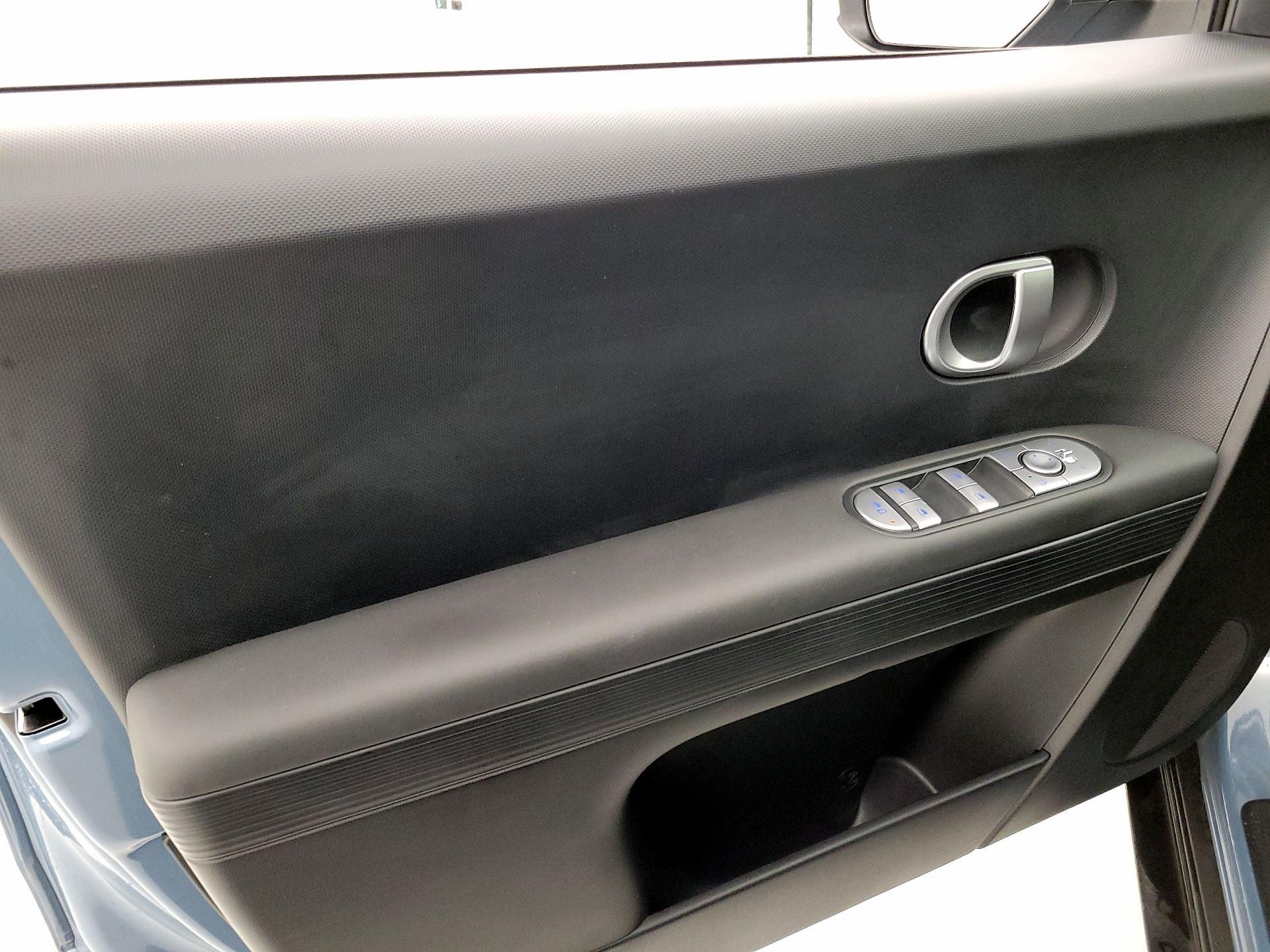 Thumbnail: 2022 Hyundai Ioniq 5 - 12