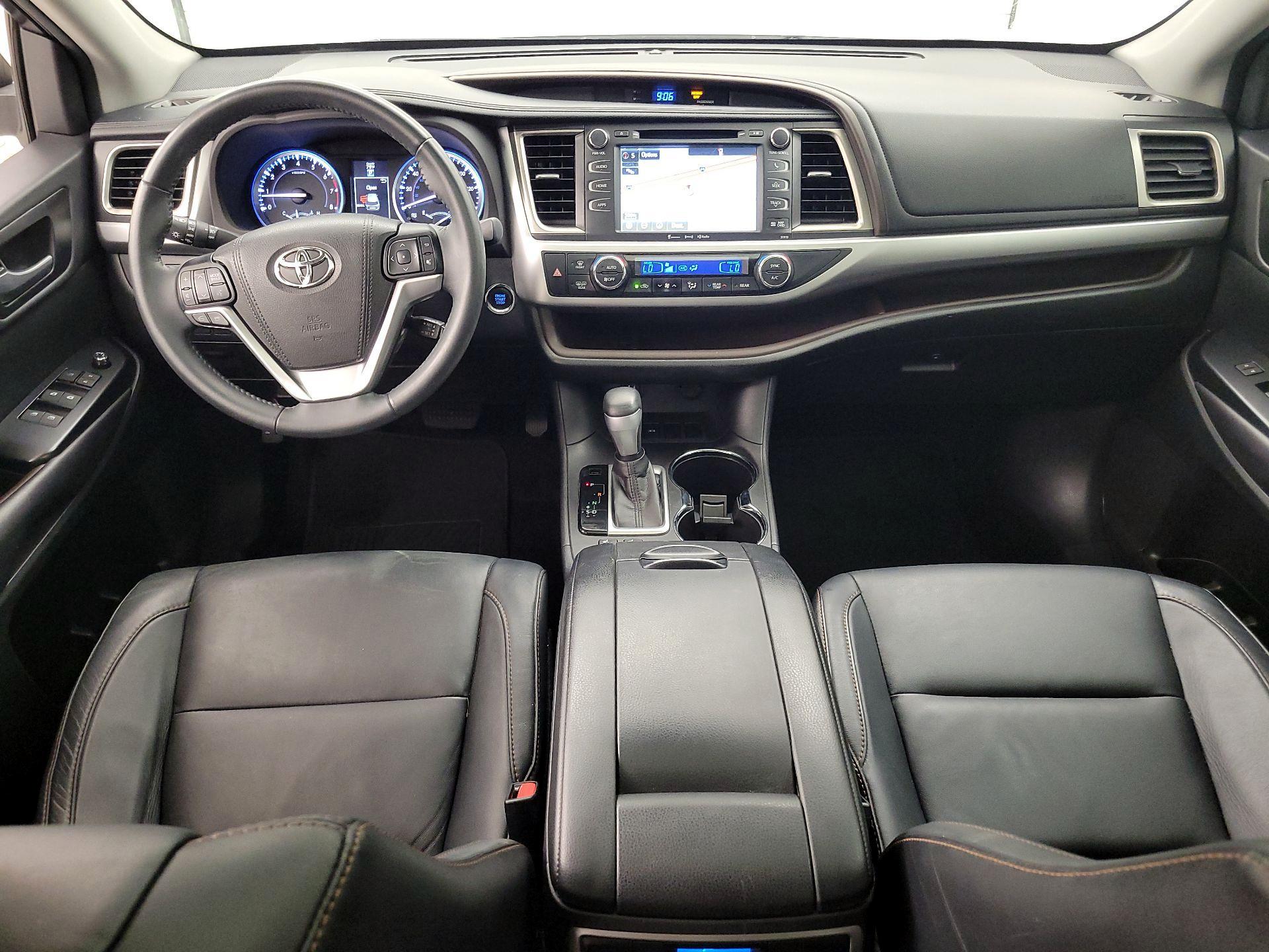 Thumbnail: 2016 Toyota Highlander - 9