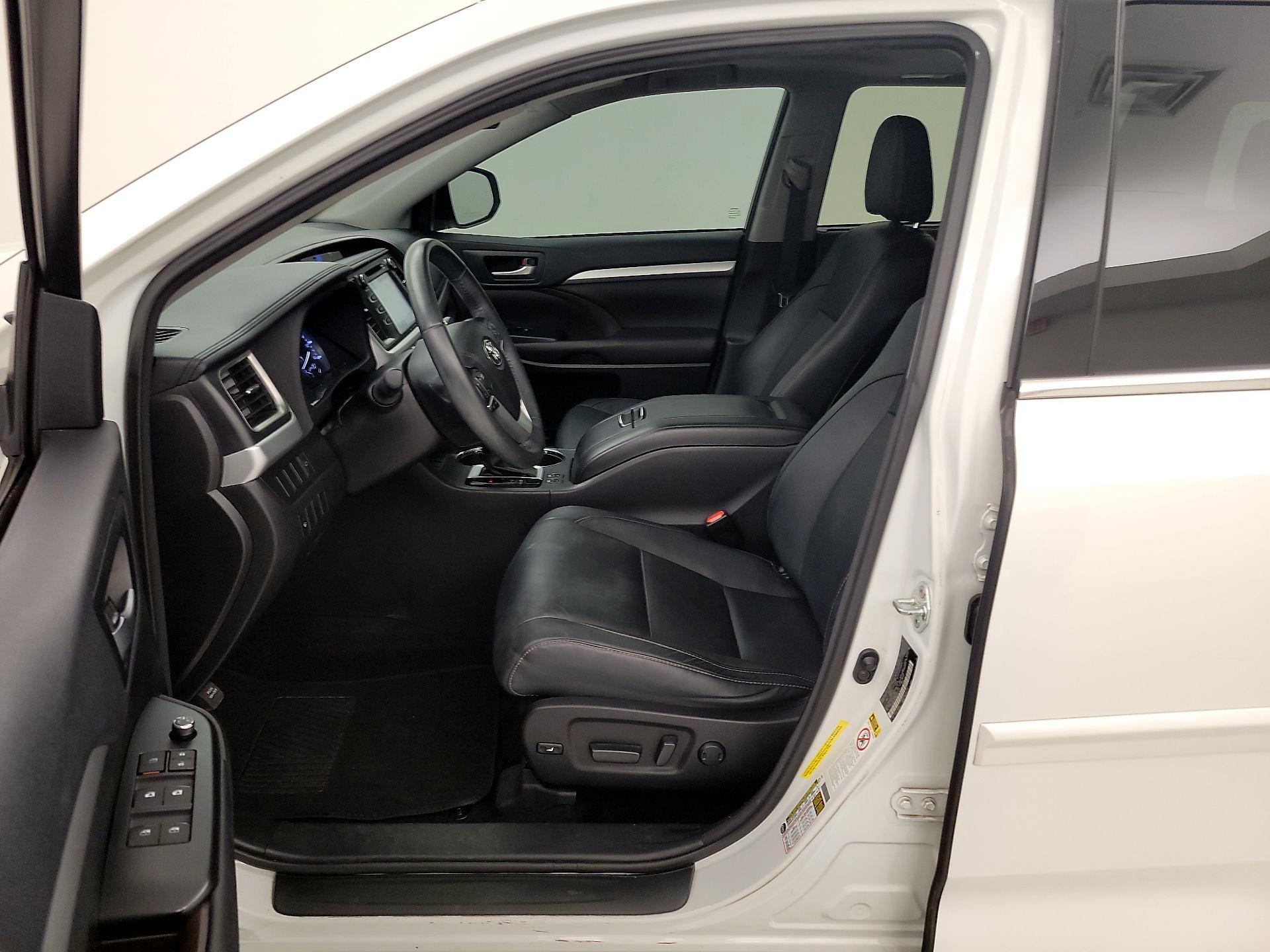 Thumbnail: 2016 Toyota Highlander - 11