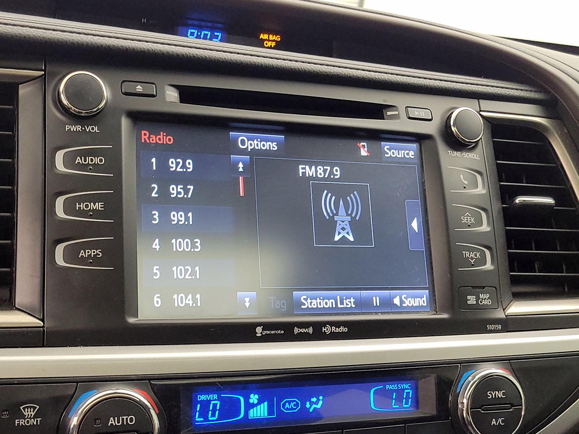 Thumbnail: 2016 Toyota Highlander - 16