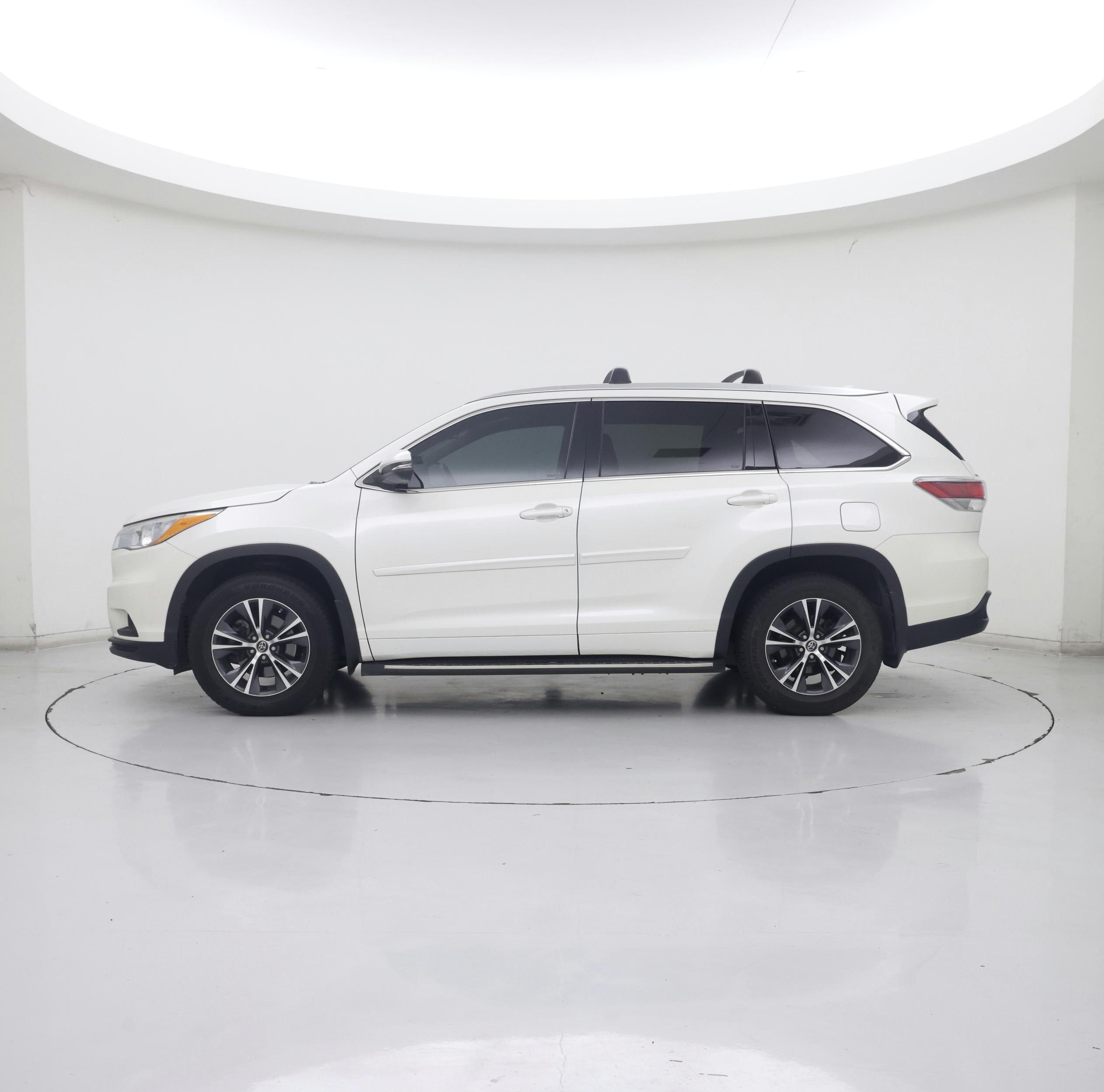 Thumbnail: 2016 Toyota Highlander - 3