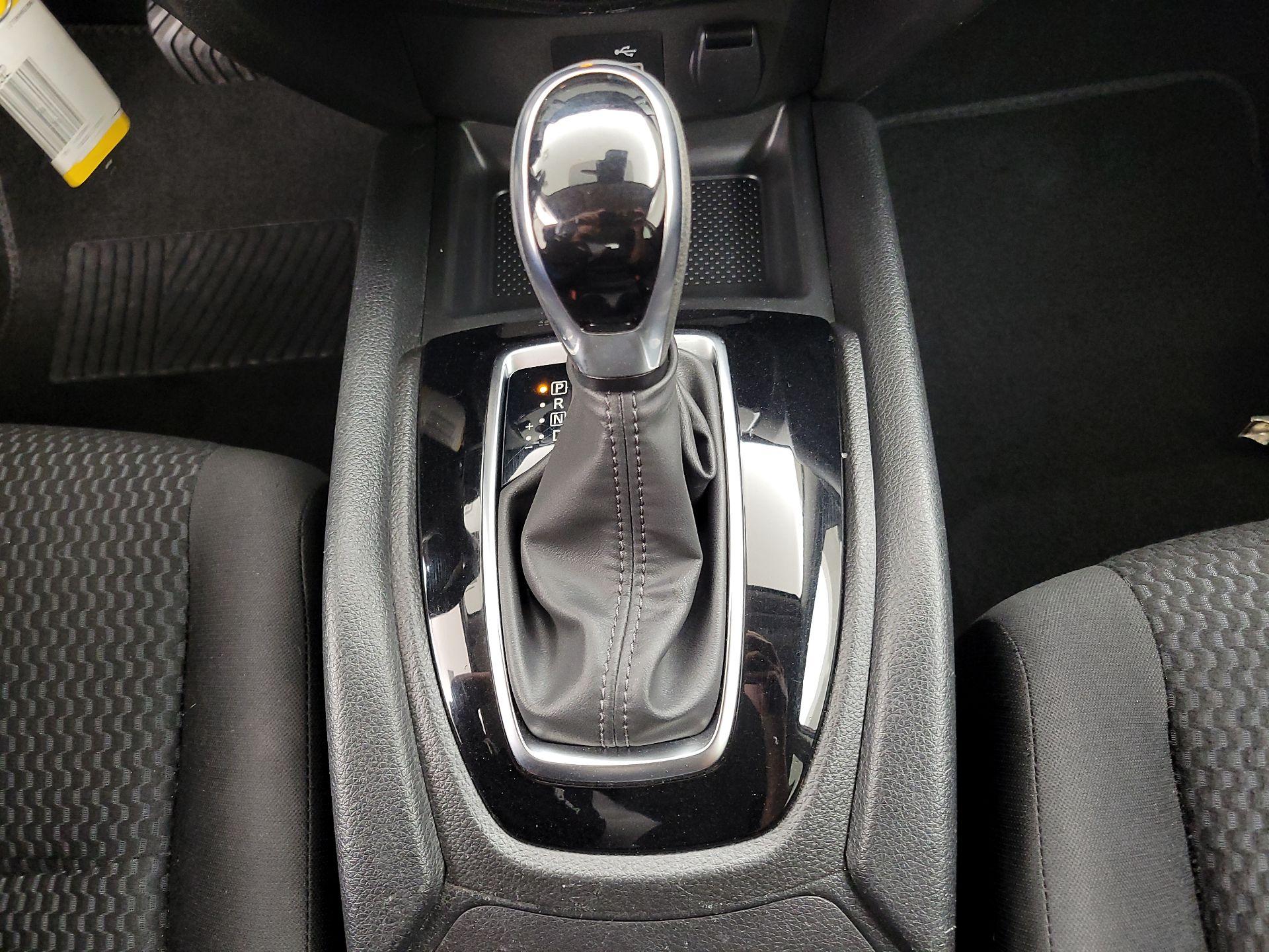 Thumbnail: 2020 Nissan Rogue Sport - 17