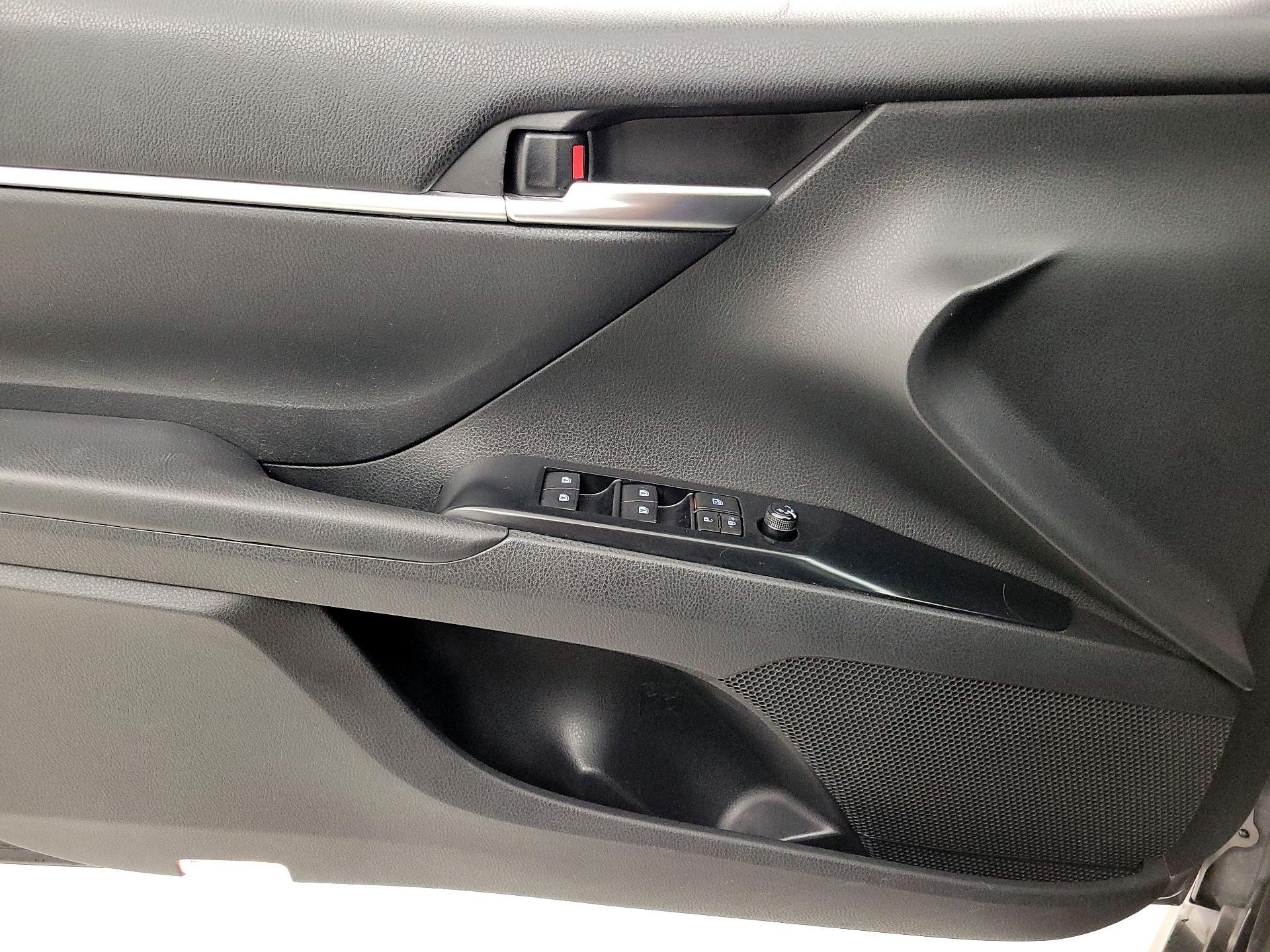Thumbnail: 2019 Toyota Camry - 12