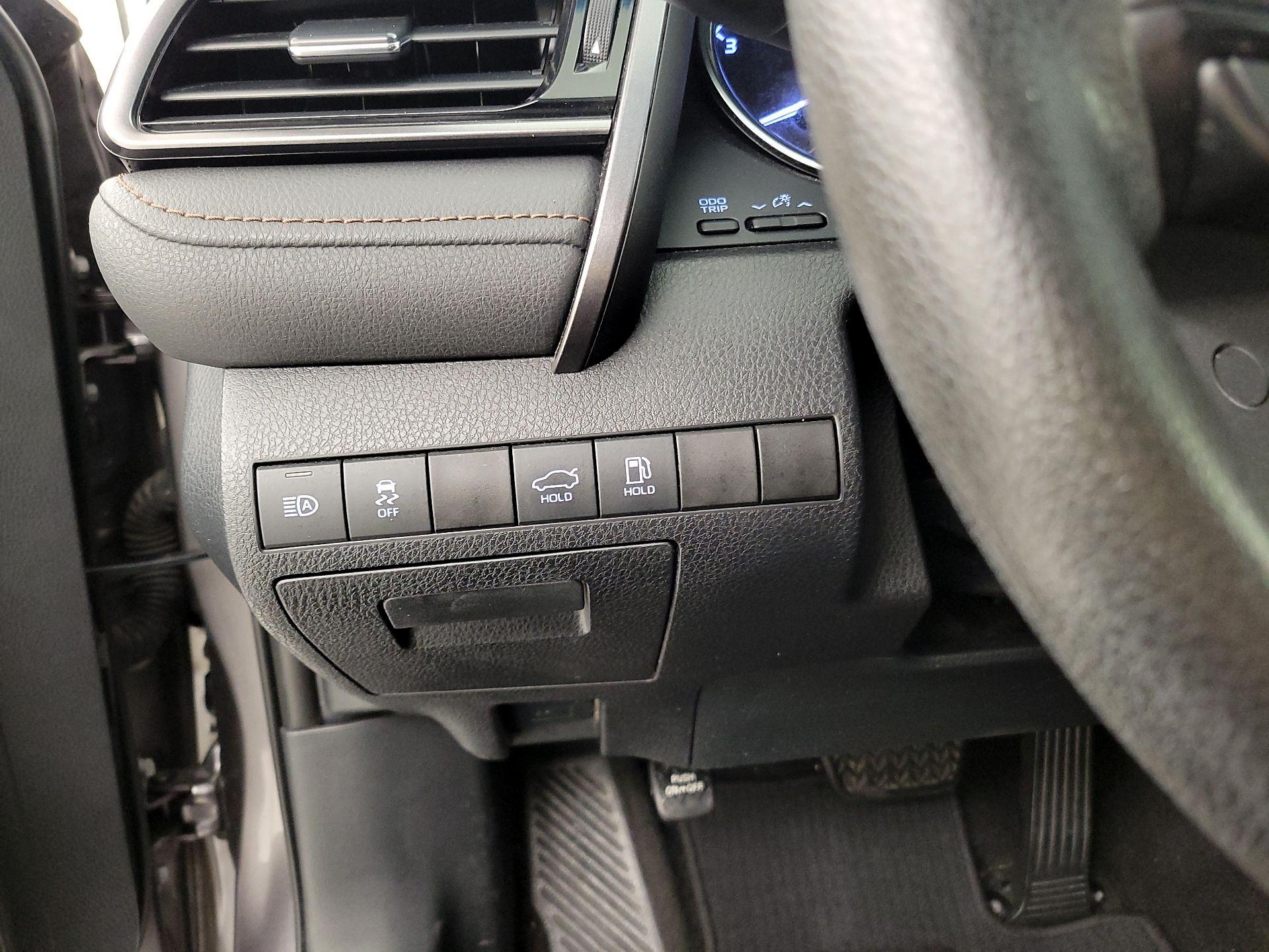 Thumbnail: 2019 Toyota Camry - 13