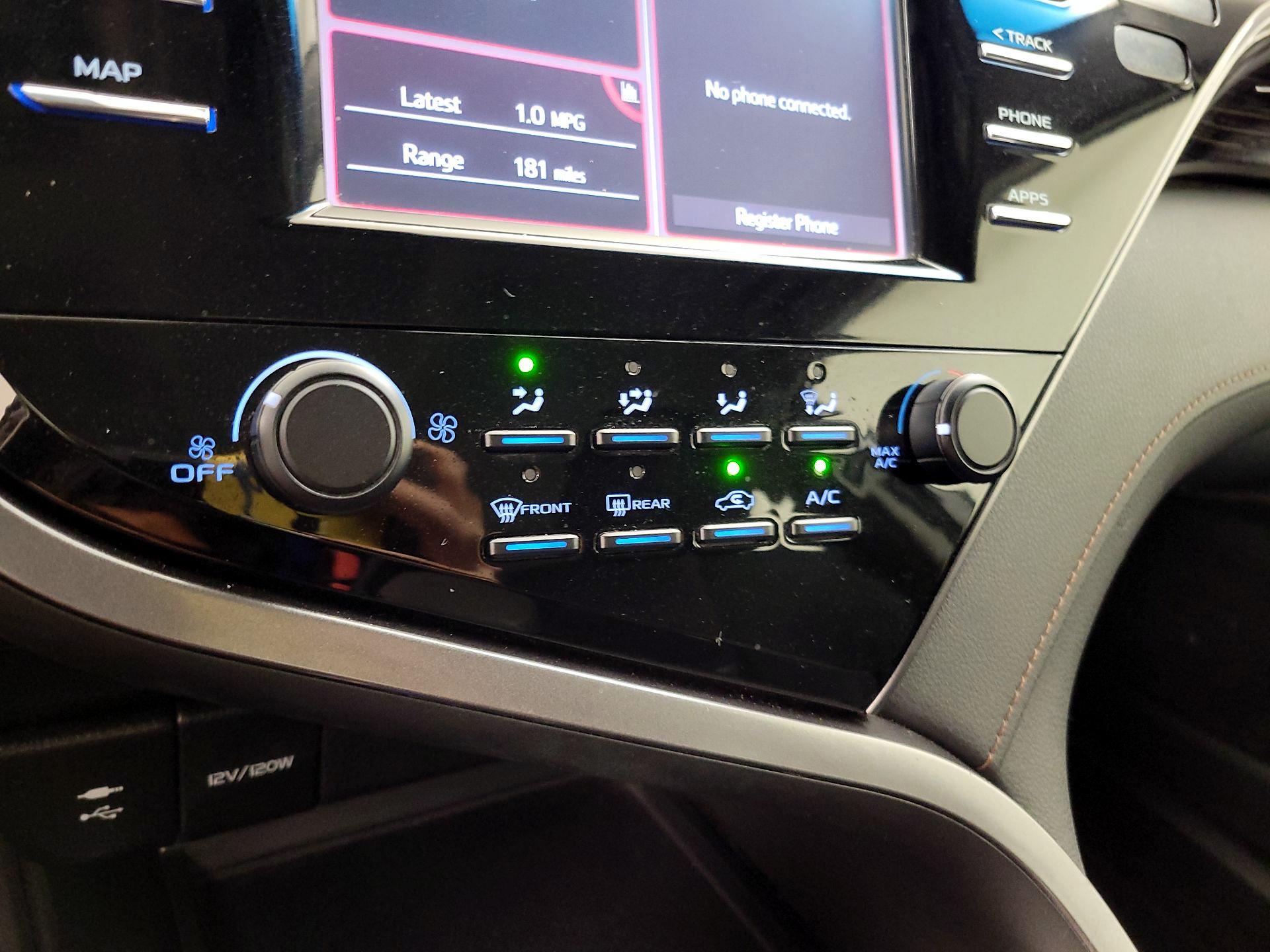 Thumbnail: 2019 Toyota Camry - 16