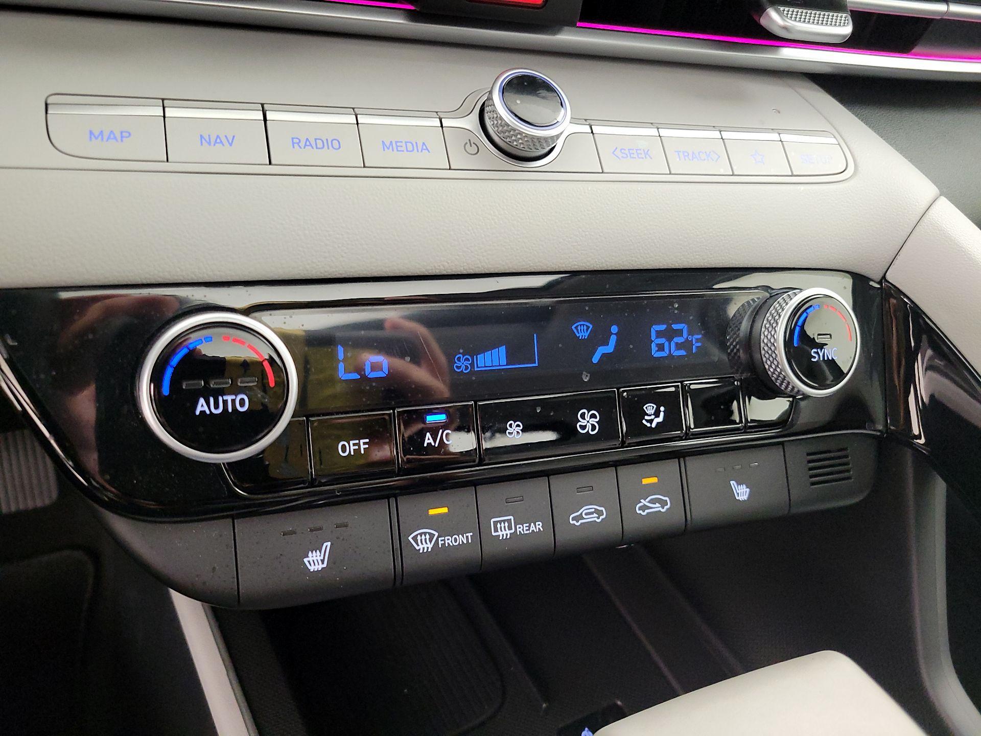 Thumbnail: 2024 Hyundai Elantra - 17