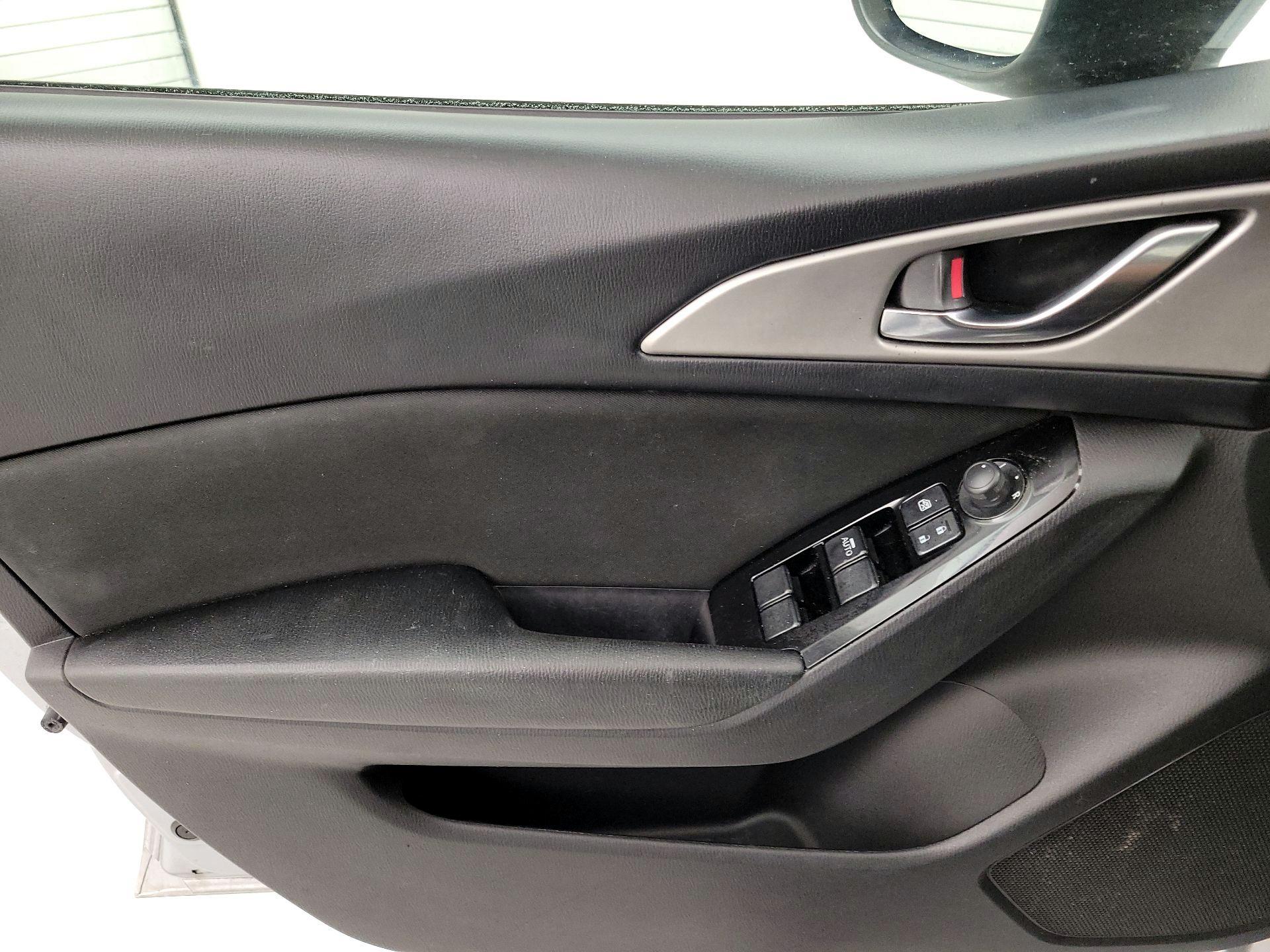 Thumbnail: 2018 Mazda Mazda3 - 12