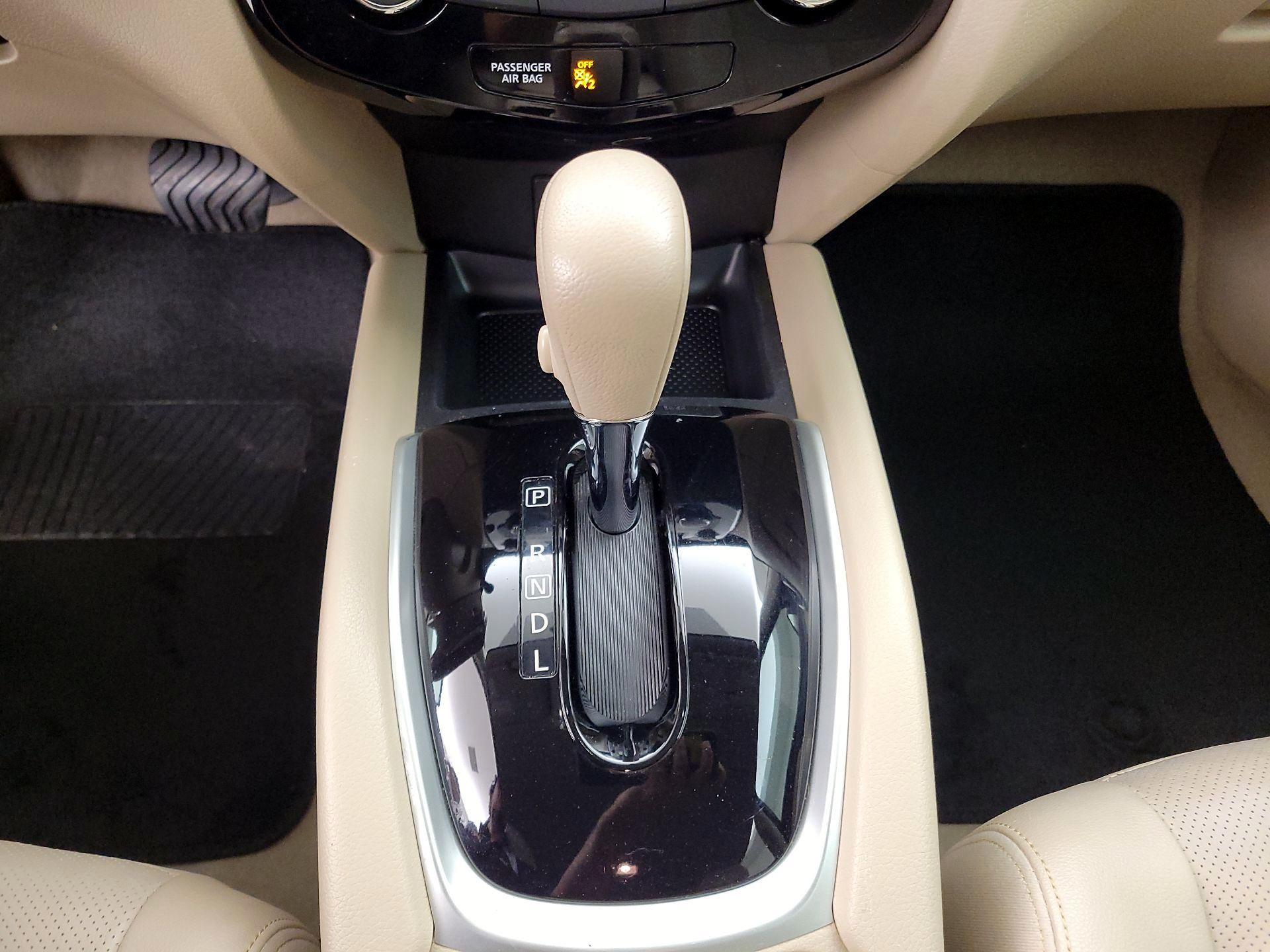 Thumbnail: 2015 Nissan Rogue - 18