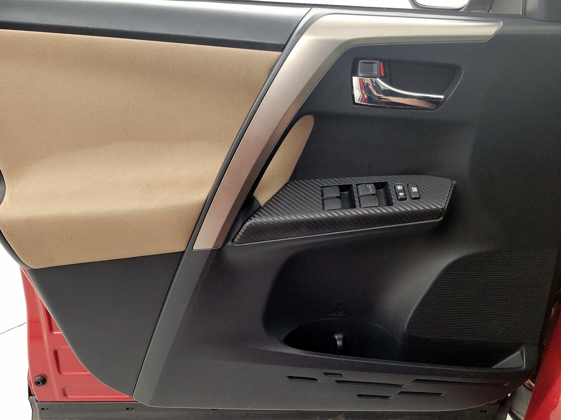 Thumbnail: 2015 Toyota RAV4 - 12