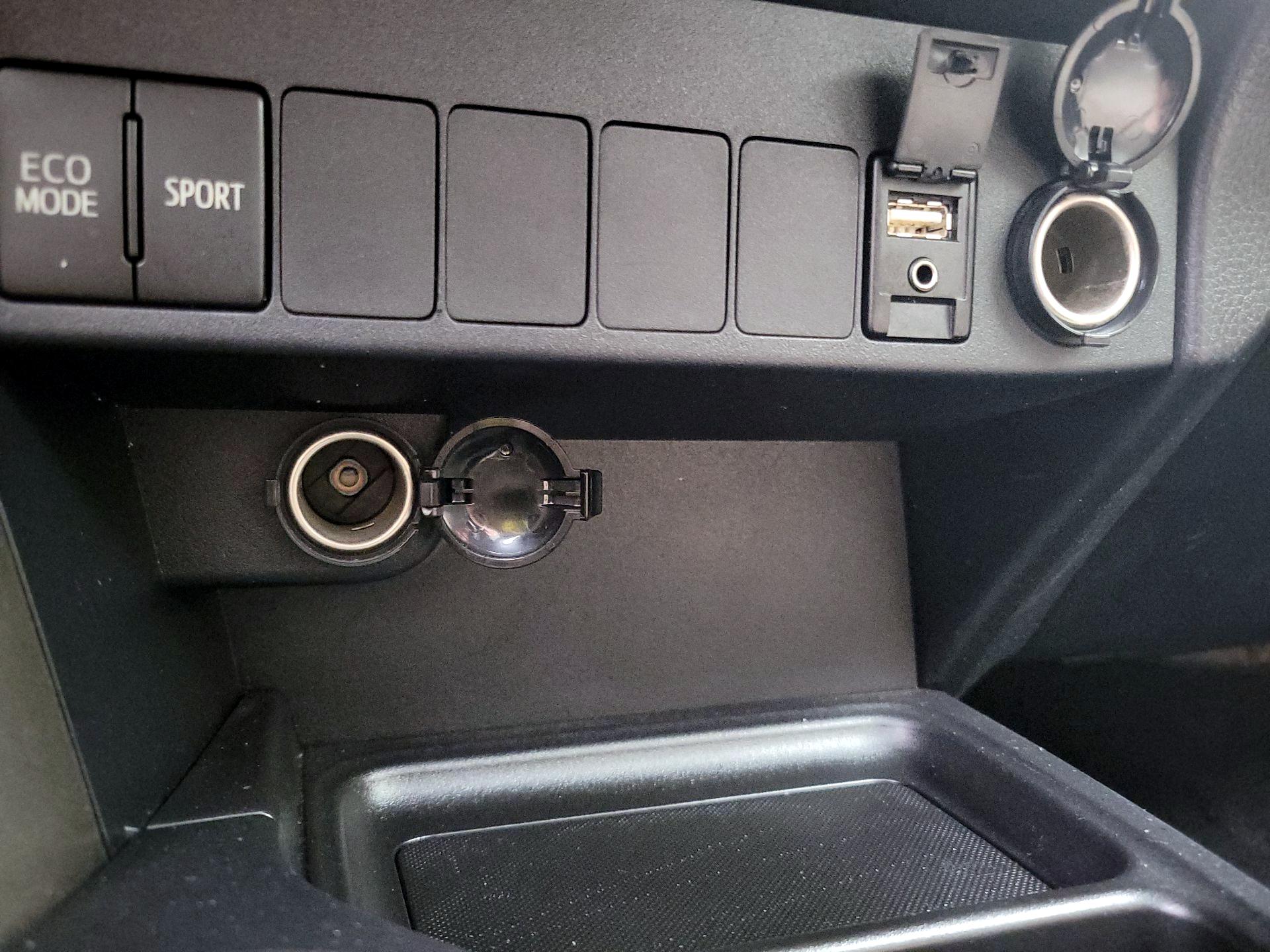 Thumbnail: 2015 Toyota RAV4 - 19