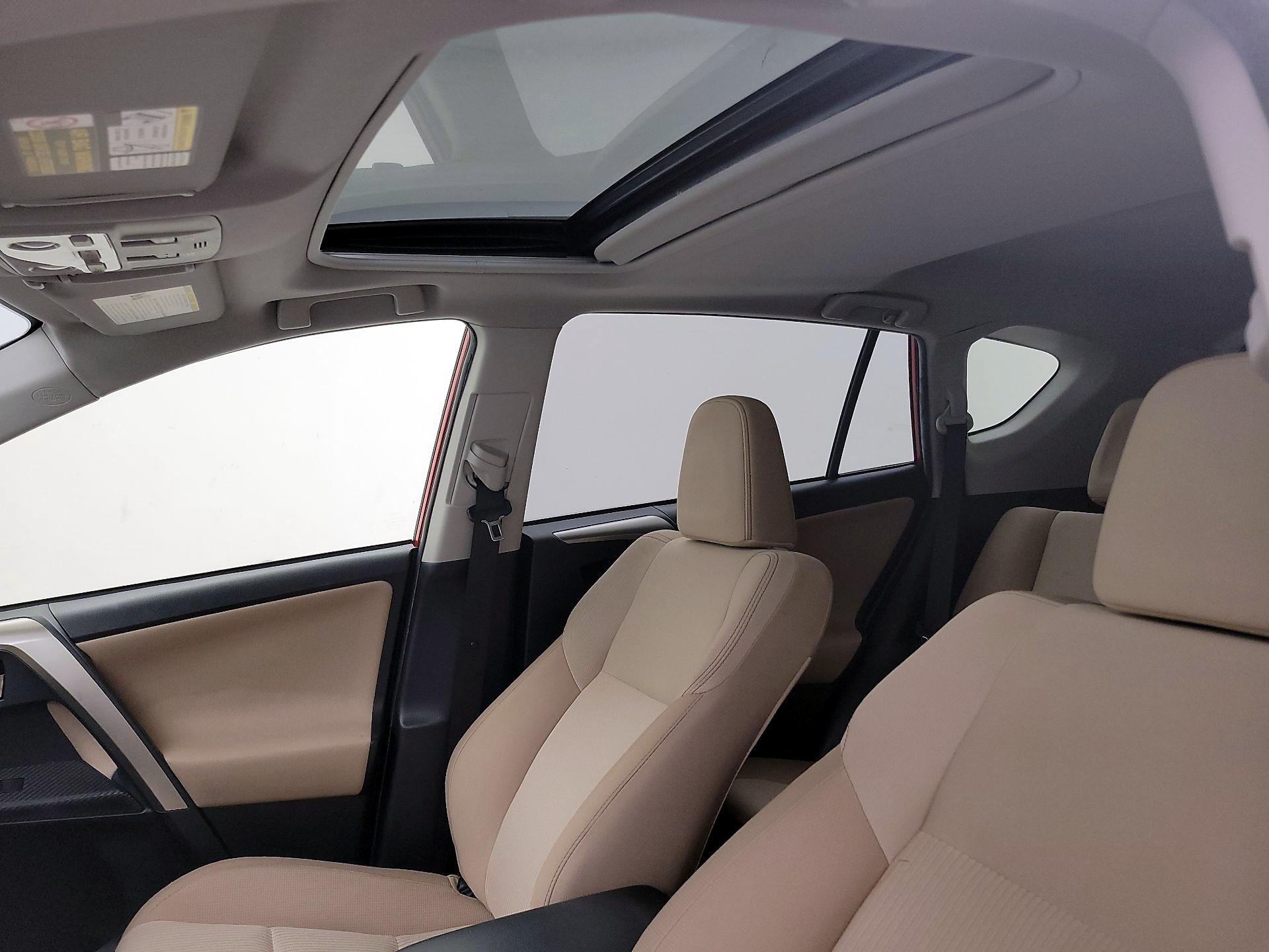 Thumbnail: 2015 Toyota RAV4 - 20