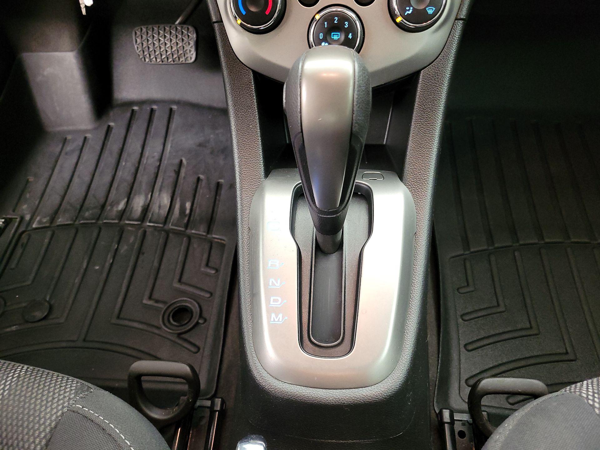 Thumbnail: 2015 Chevrolet Sonic - 17