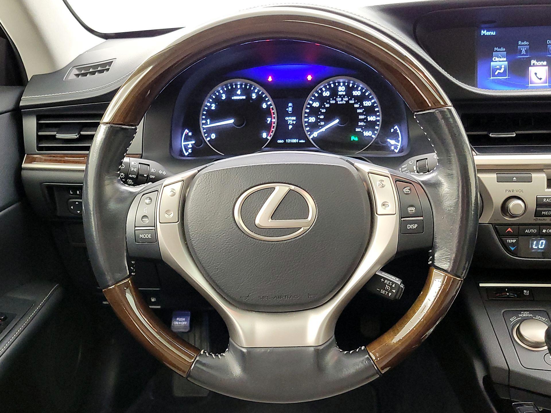 Thumbnail: 2015 Lexus ES - 10