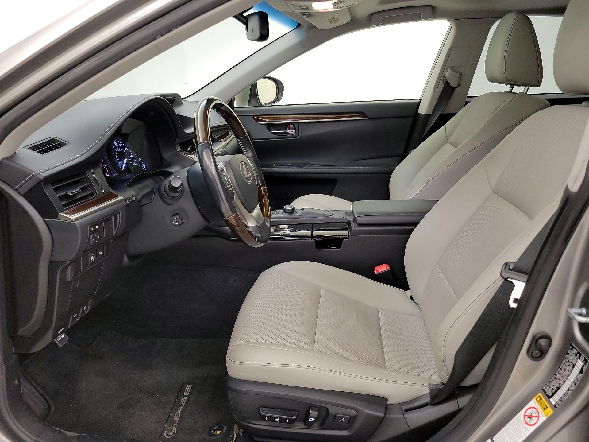 Thumbnail: 2015 Lexus ES - 11