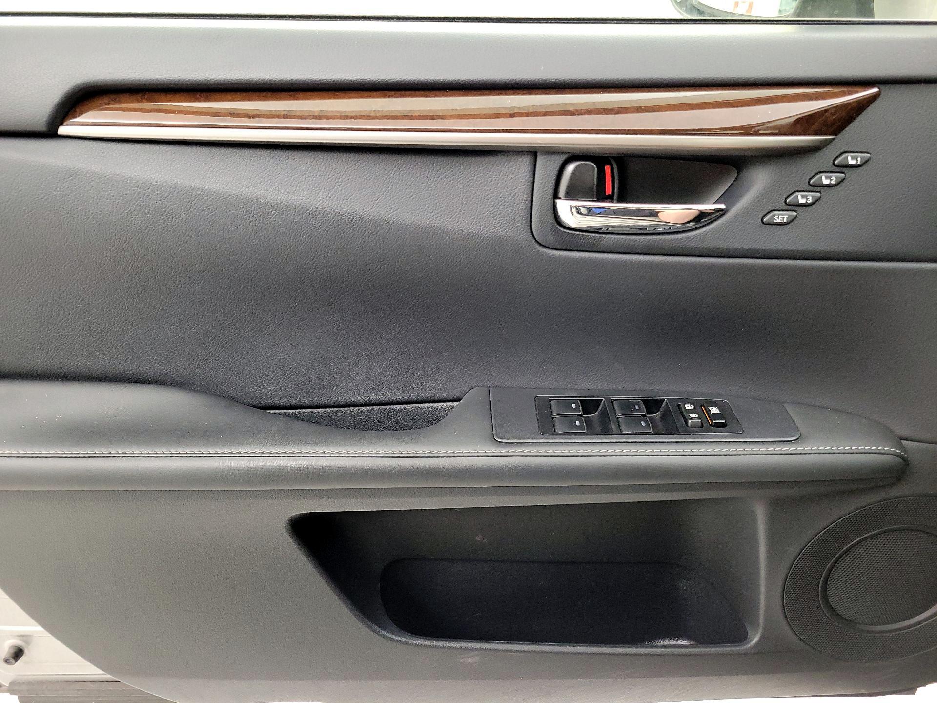 Thumbnail: 2015 Lexus ES - 12