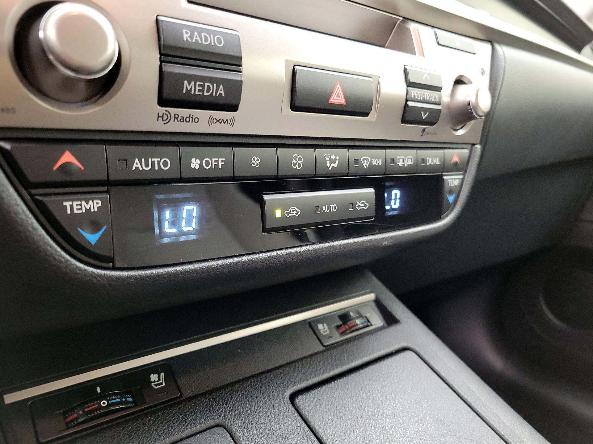 Thumbnail: 2015 Lexus ES - 16