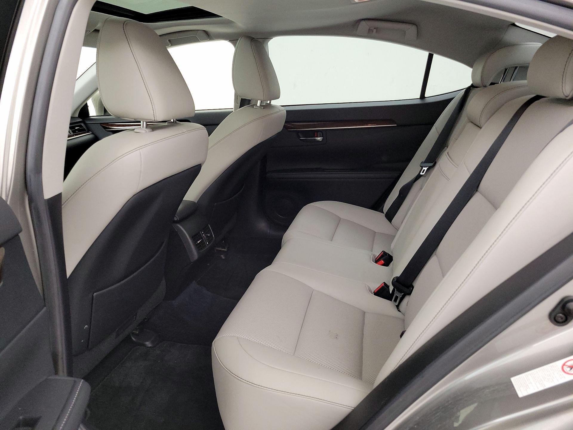 Thumbnail: 2015 Lexus ES - 20