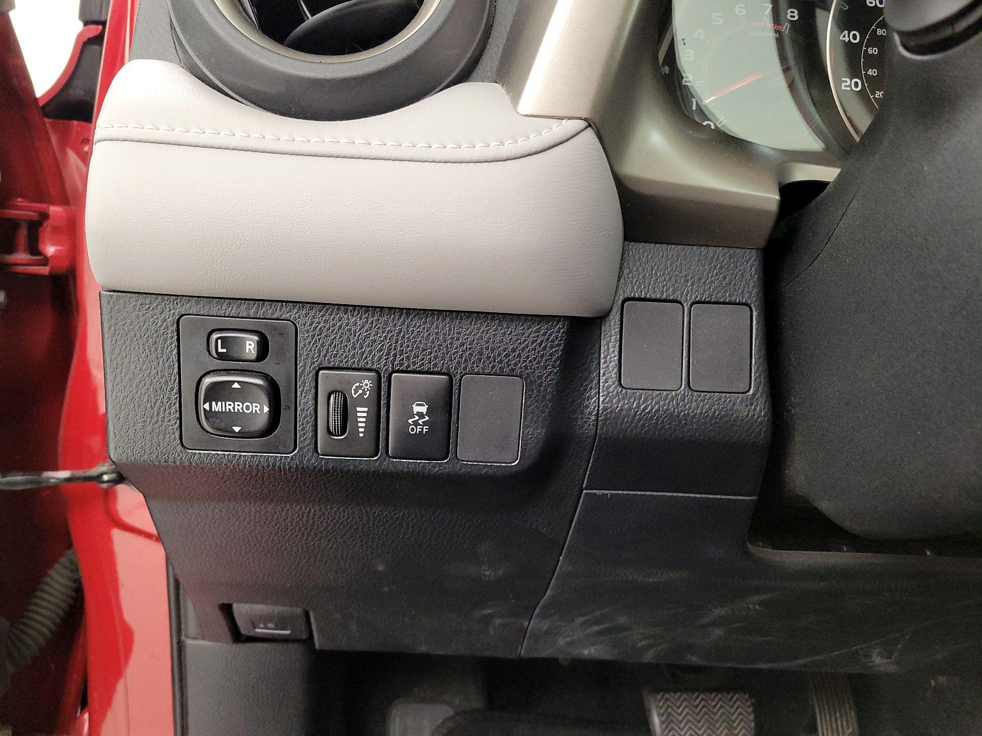 Thumbnail: 2013 Toyota RAV4 - 13