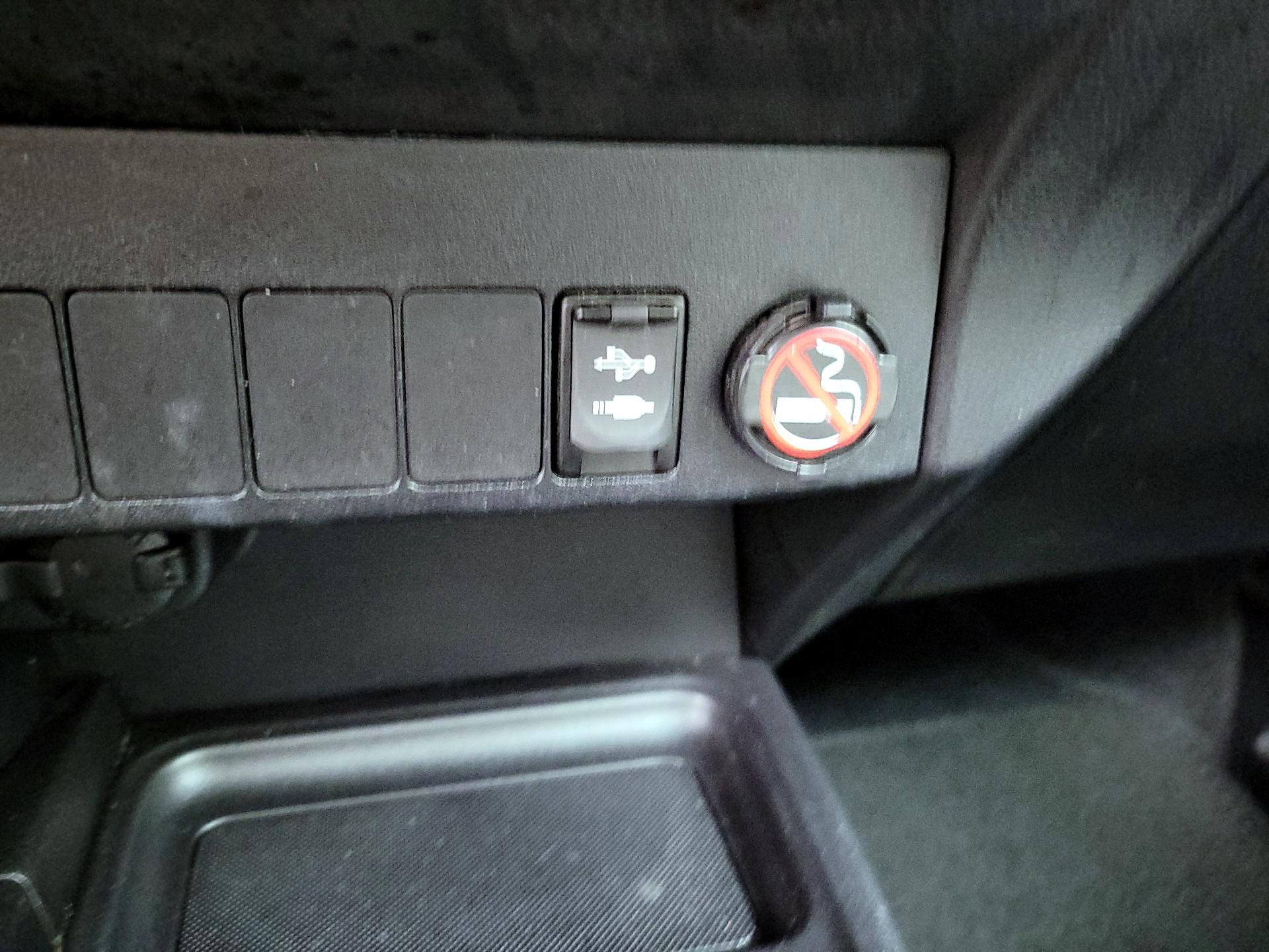 Thumbnail: 2013 Toyota RAV4 - 18