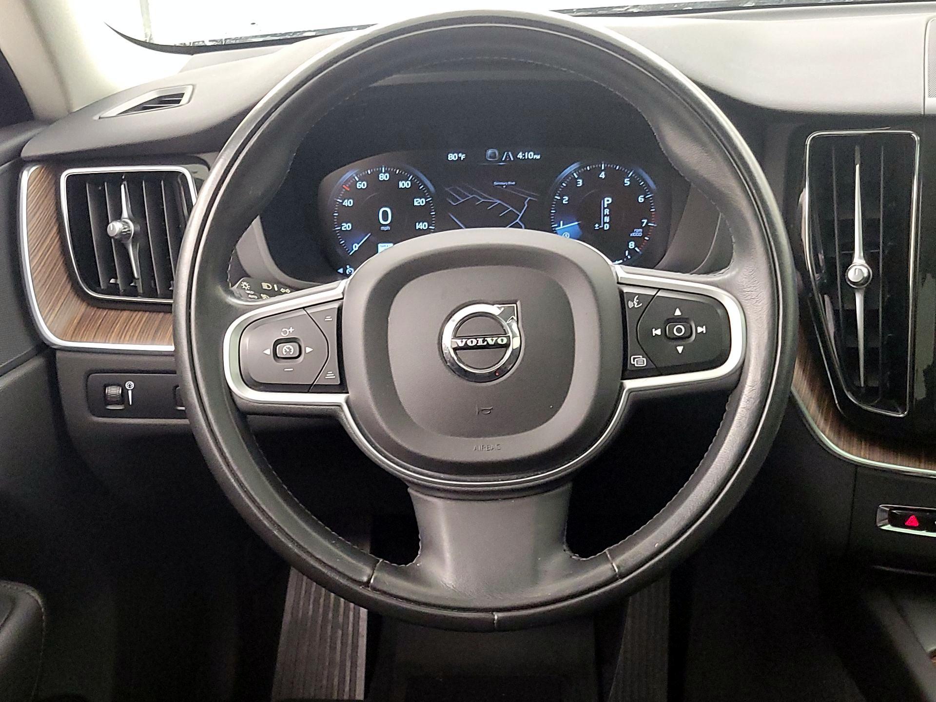Thumbnail: 2021 Volvo XC60 - 10