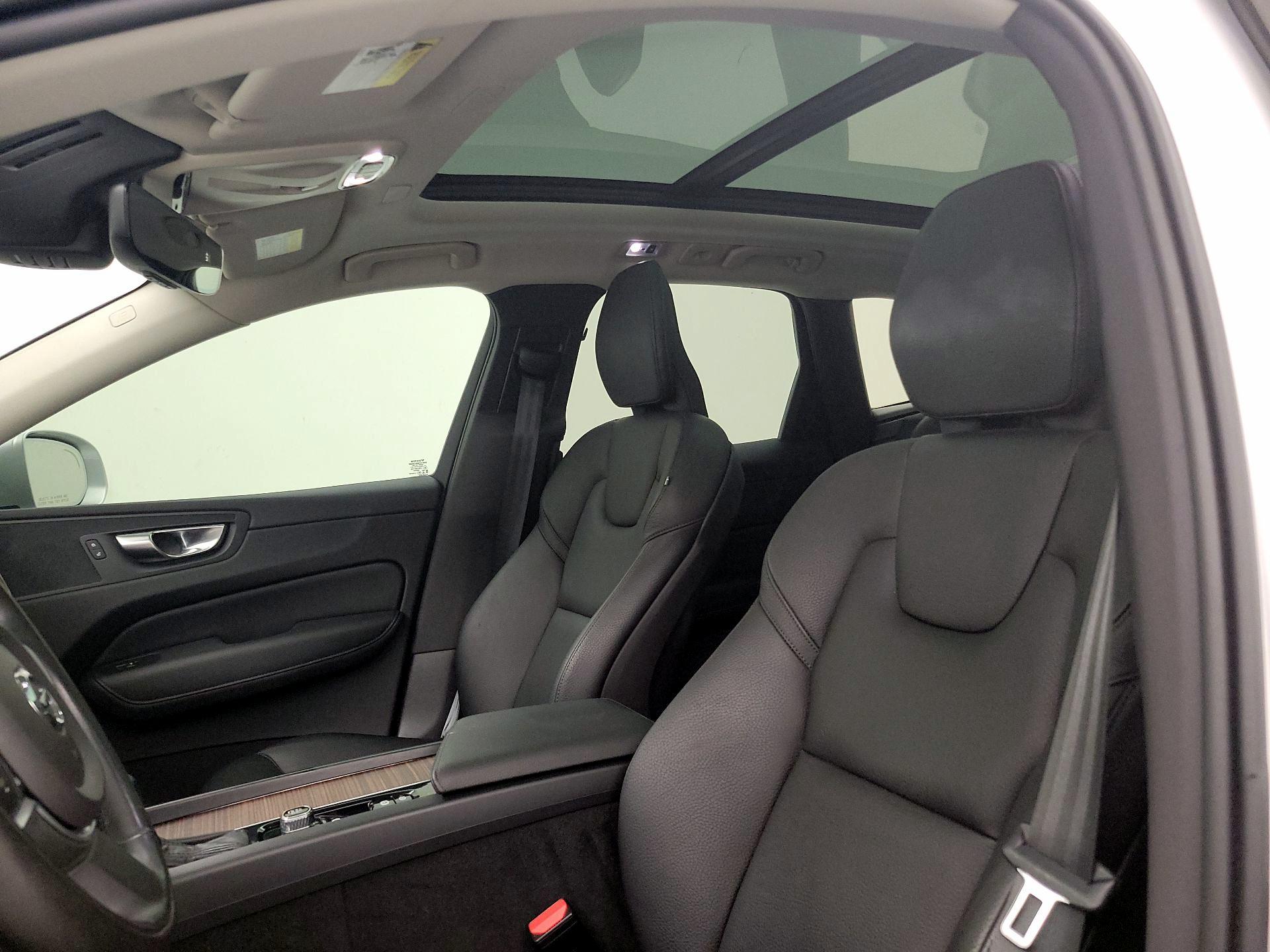 Thumbnail: 2021 Volvo XC60 - 20
