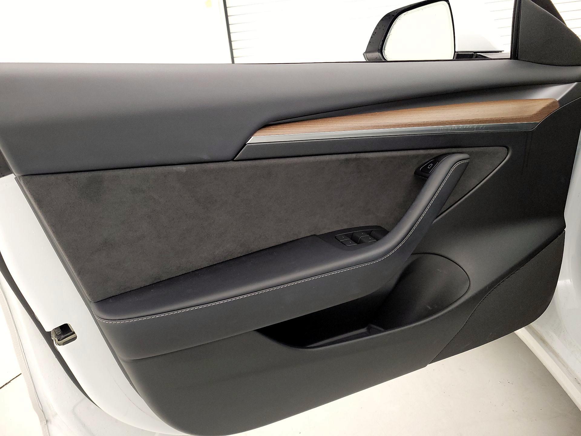 Thumbnail: 2023 Tesla Model 3 - 12