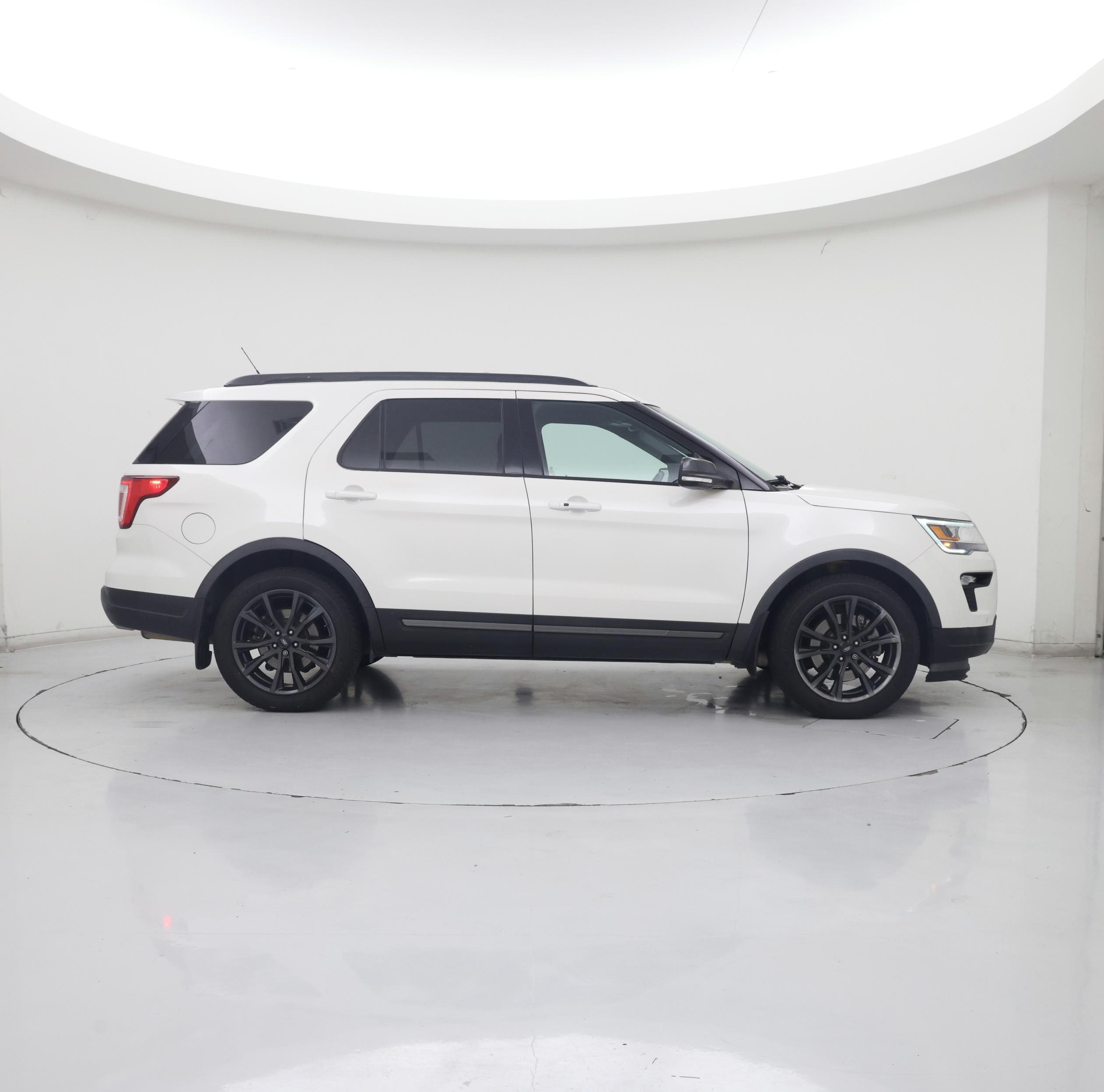 Thumbnail: 2018 Ford Explorer - 7