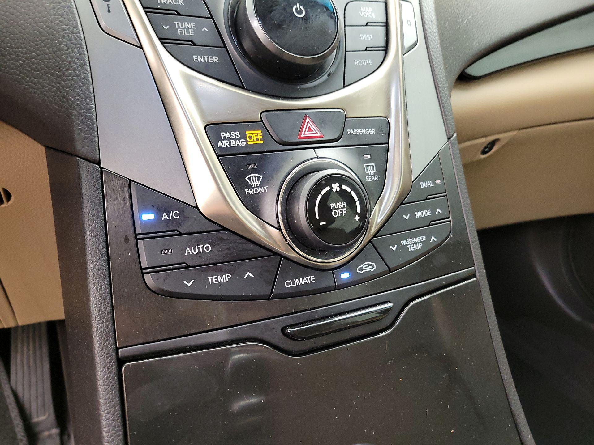 Thumbnail: 2013 Hyundai Azera - 16