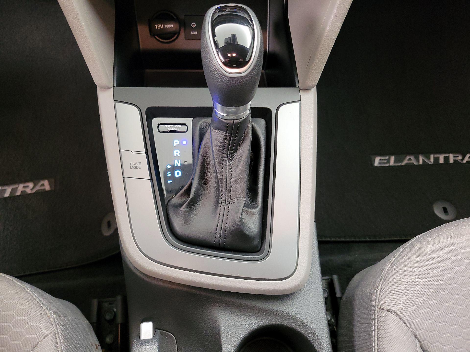 Thumbnail: 2020 Hyundai Elantra - 17
