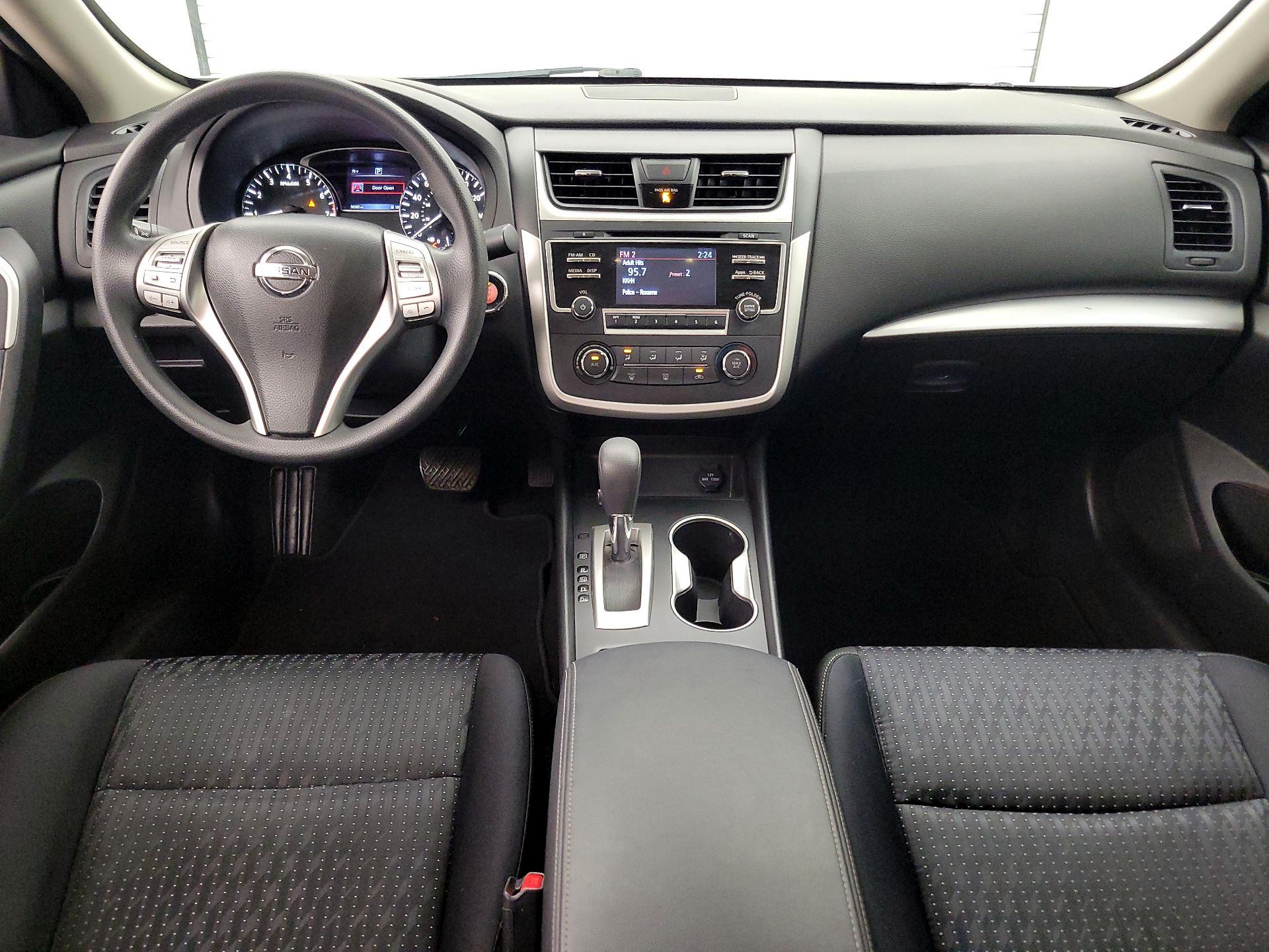 Thumbnail: 2016 Nissan Altima - 9