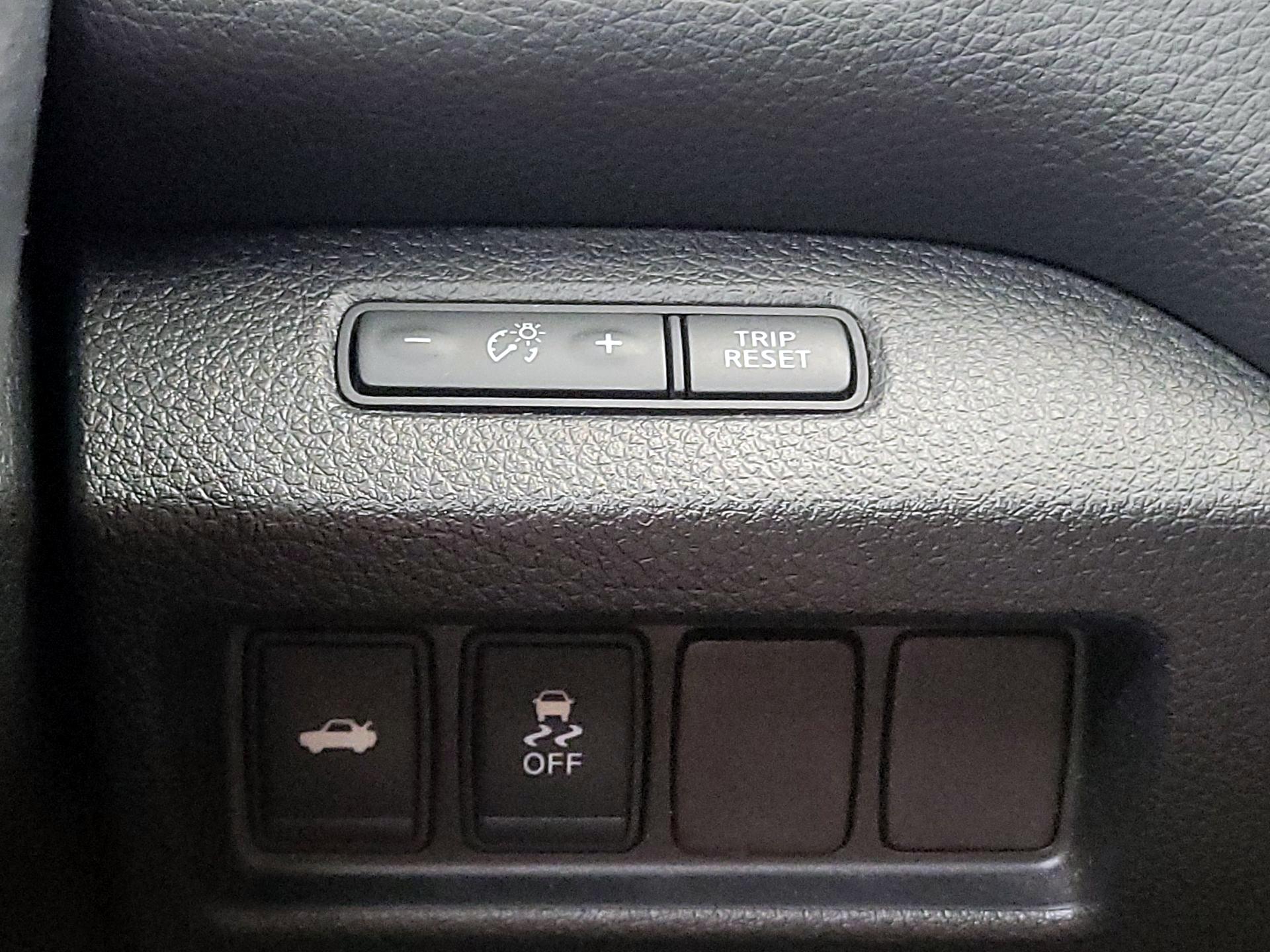 Thumbnail: 2016 Nissan Altima - 13