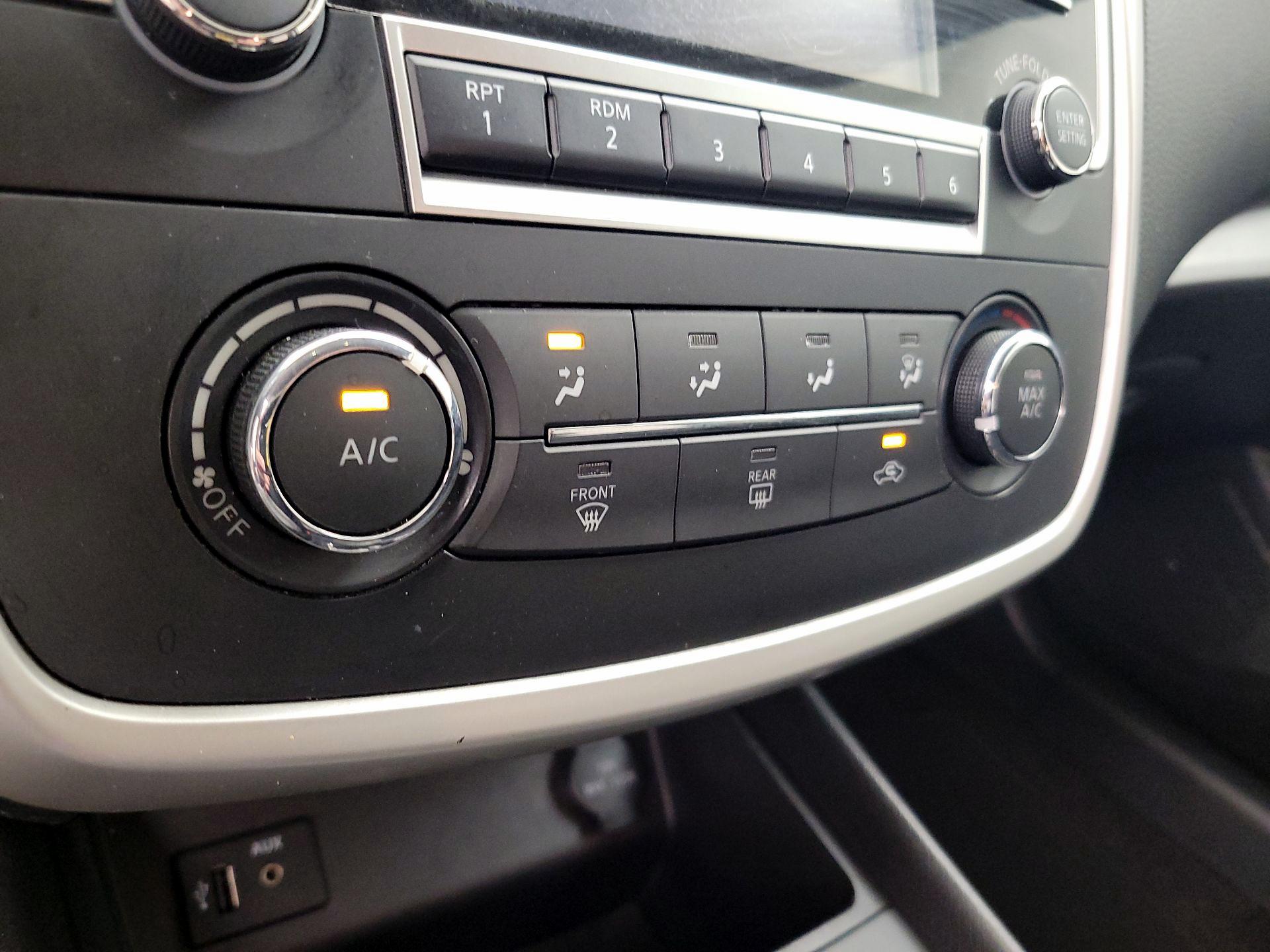 Thumbnail: 2016 Nissan Altima - 16