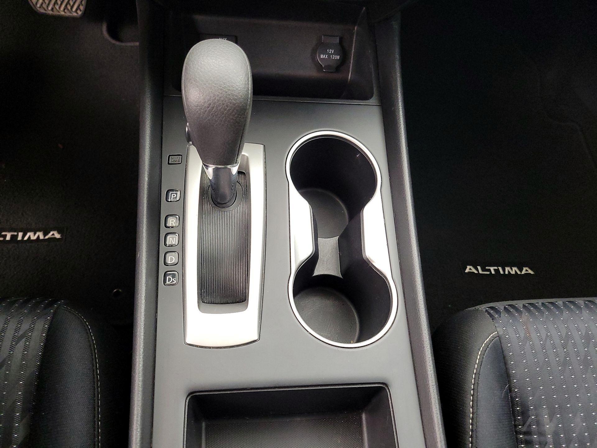 Thumbnail: 2016 Nissan Altima - 17