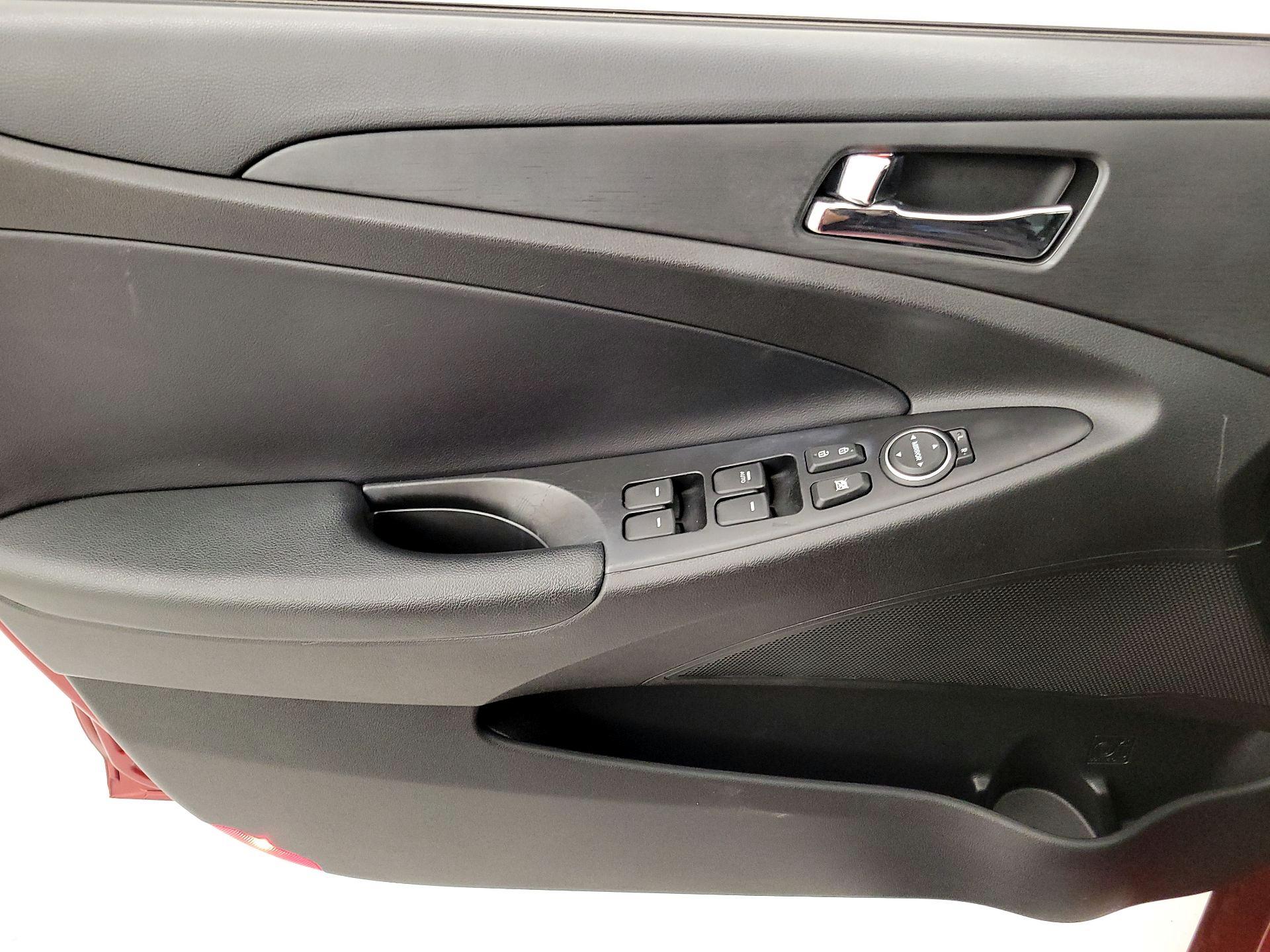 Thumbnail: 2013 Hyundai Sonata - 12
