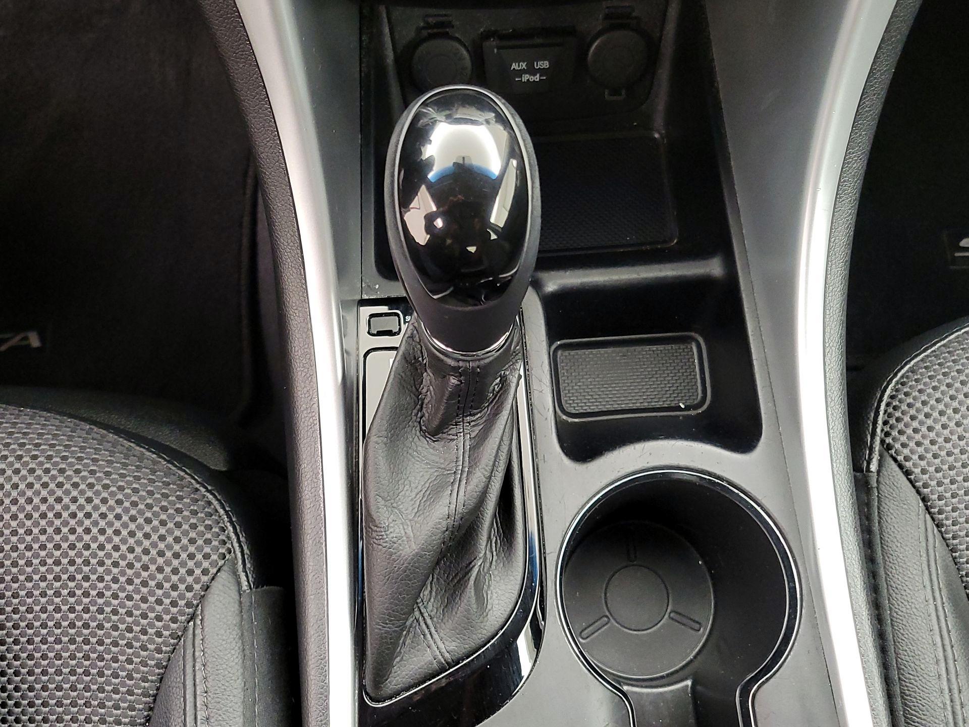 Thumbnail: 2013 Hyundai Sonata - 16