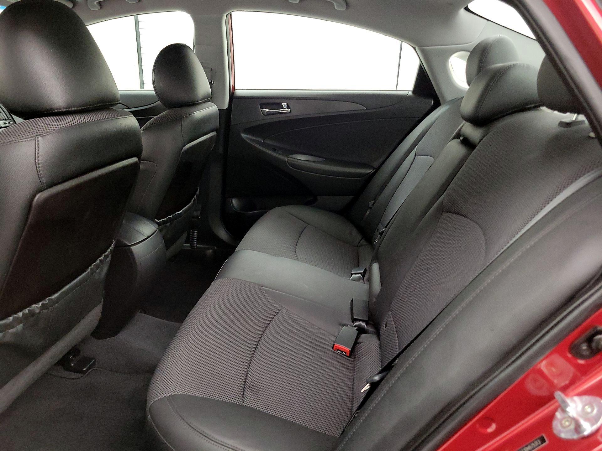 Thumbnail: 2013 Hyundai Sonata - 18
