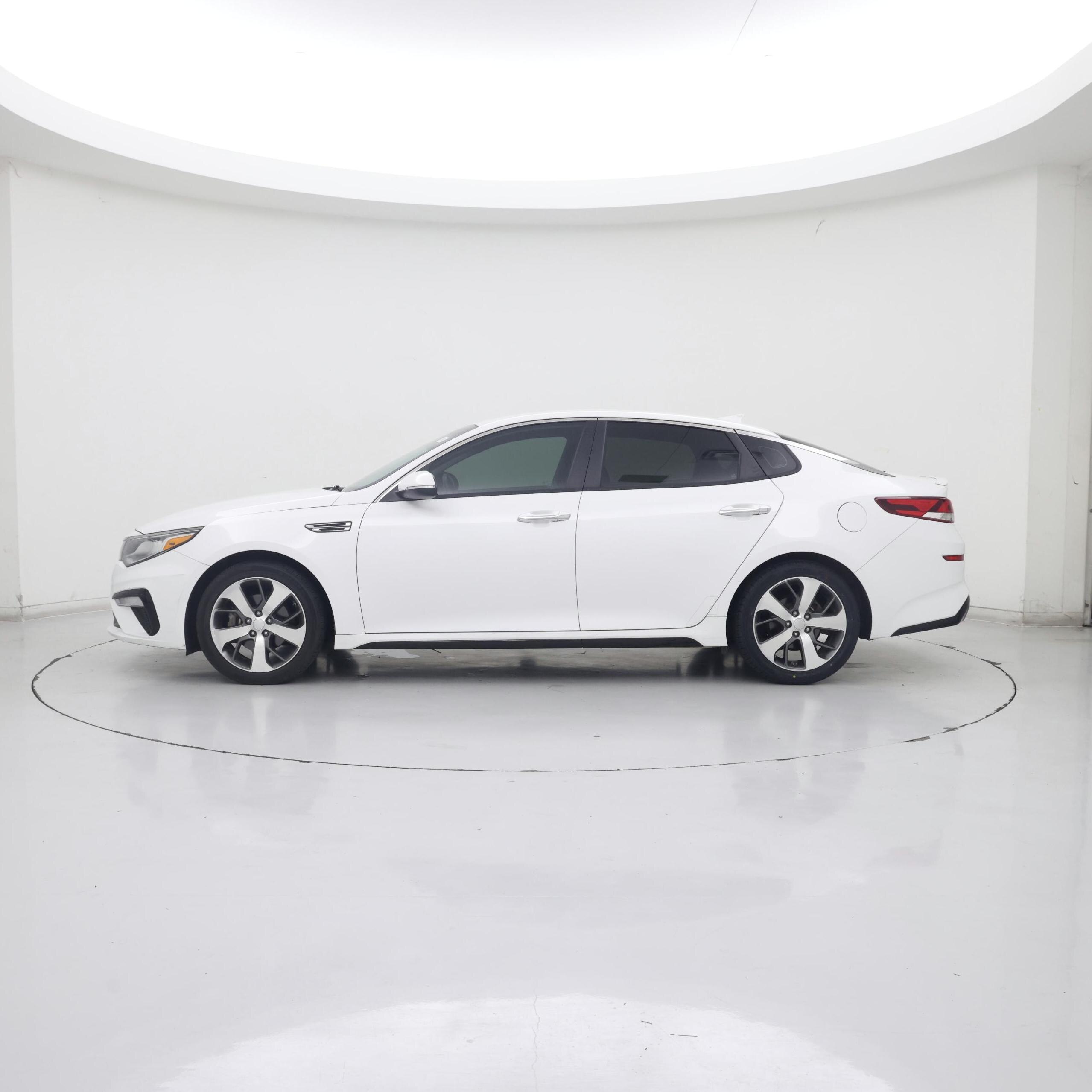 Thumbnail: 2020 Kia Optima - 3