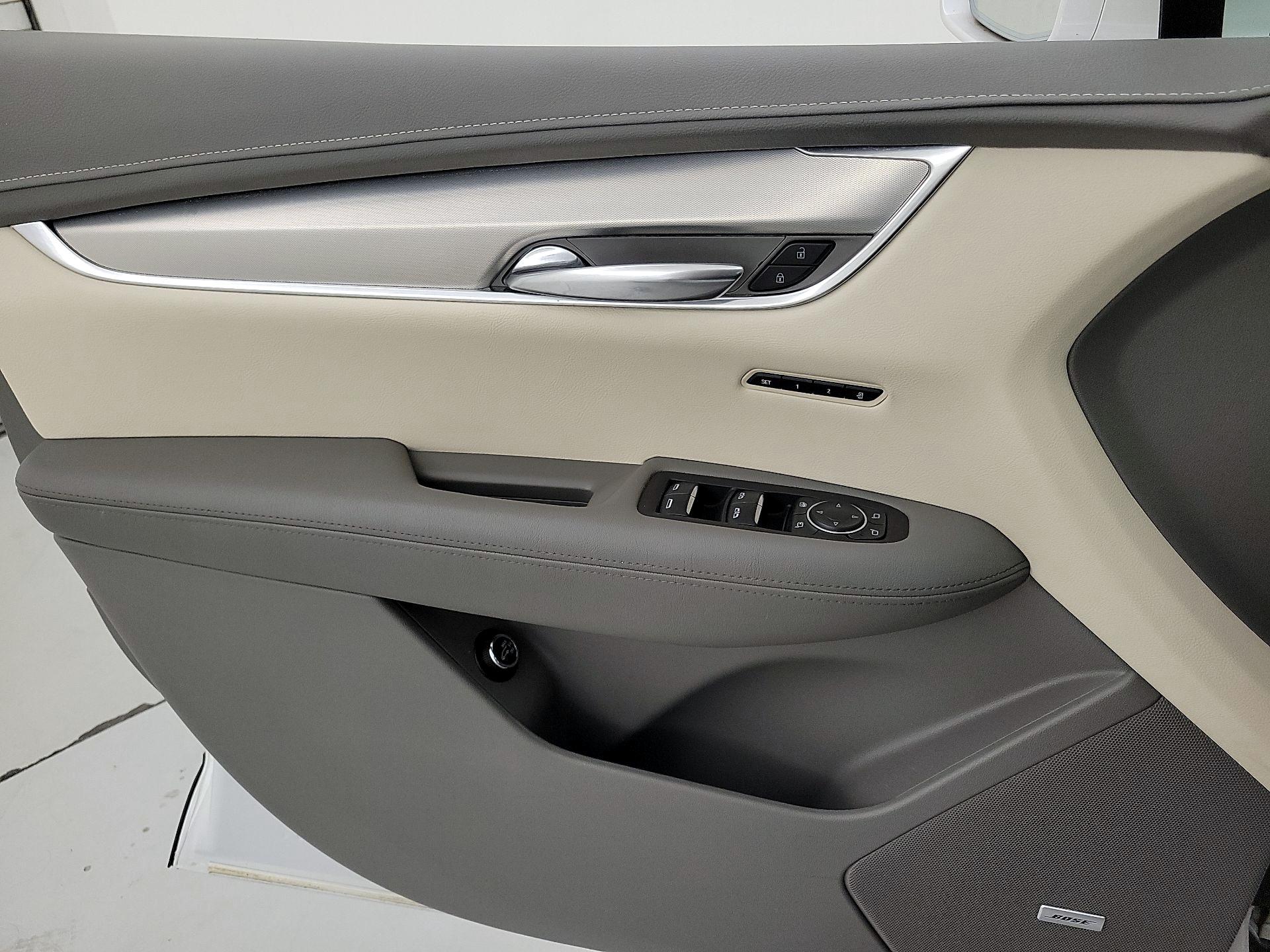 Thumbnail: 2020 Cadillac XT5 - 12