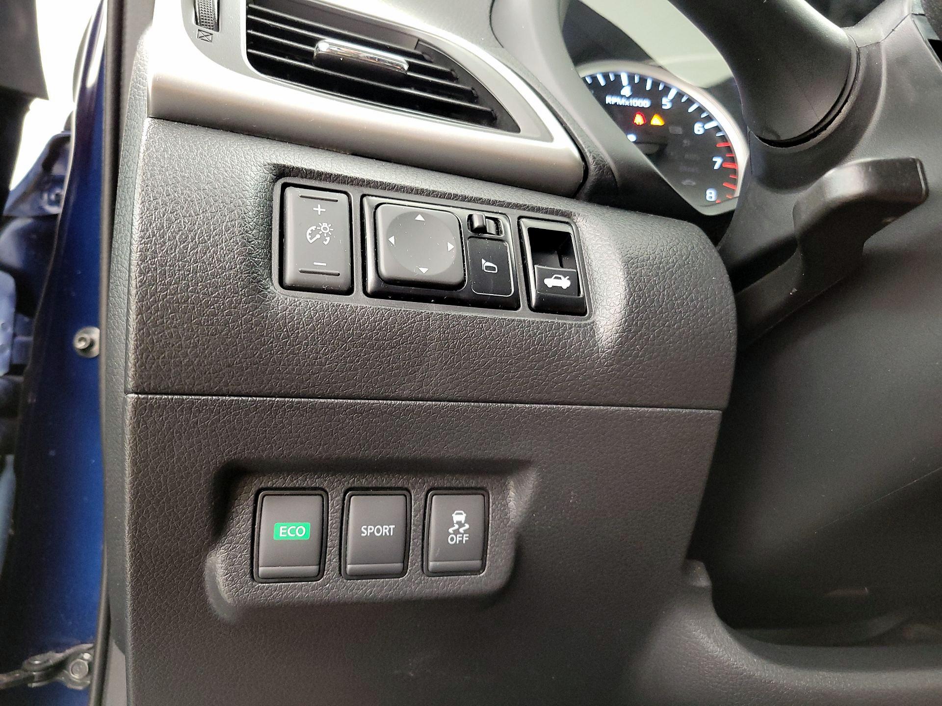 Thumbnail: 2018 Nissan Sentra - 13