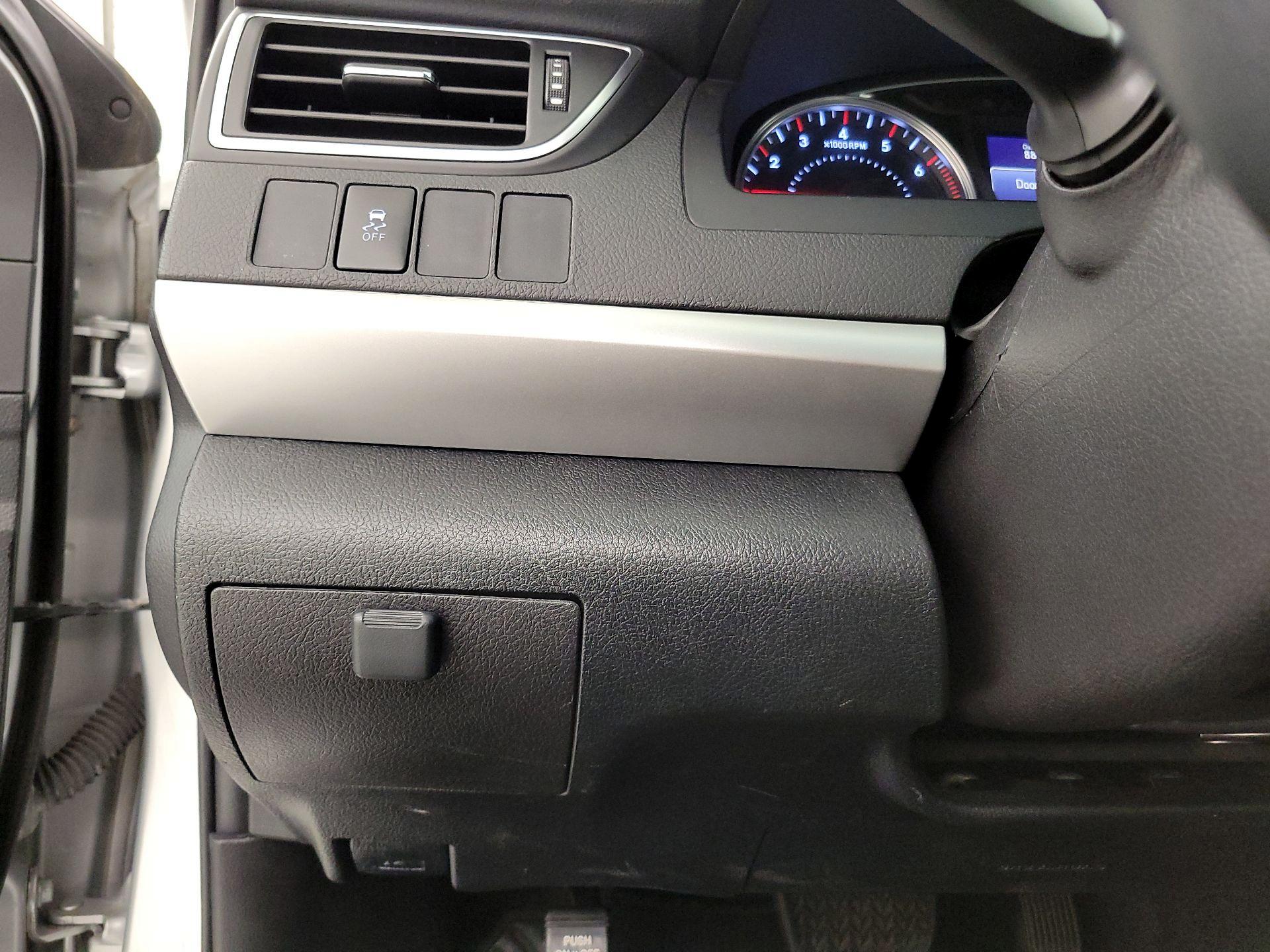 Thumbnail: 2015 Toyota Camry - 13