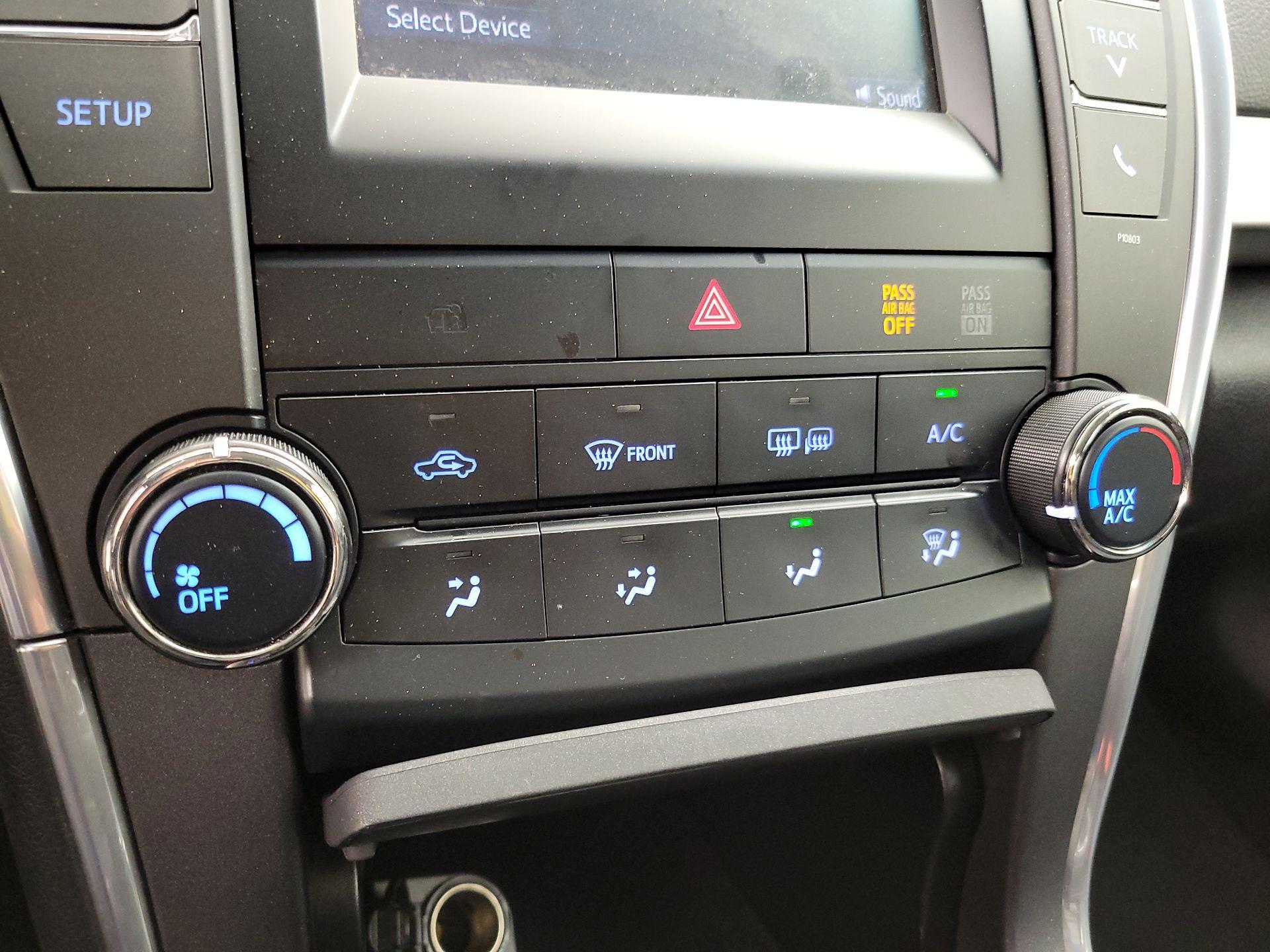Thumbnail: 2015 Toyota Camry - 16
