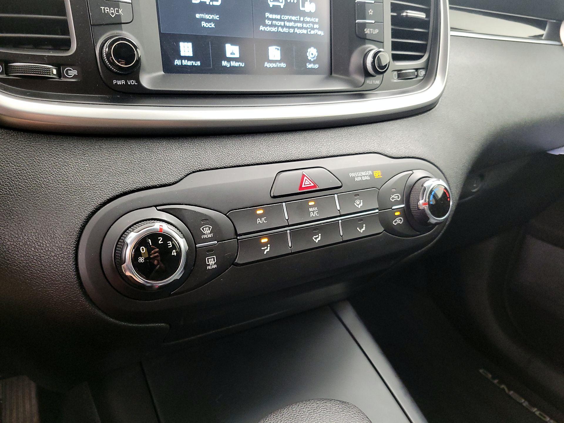 Thumbnail: 2020 Kia Sorento - 16