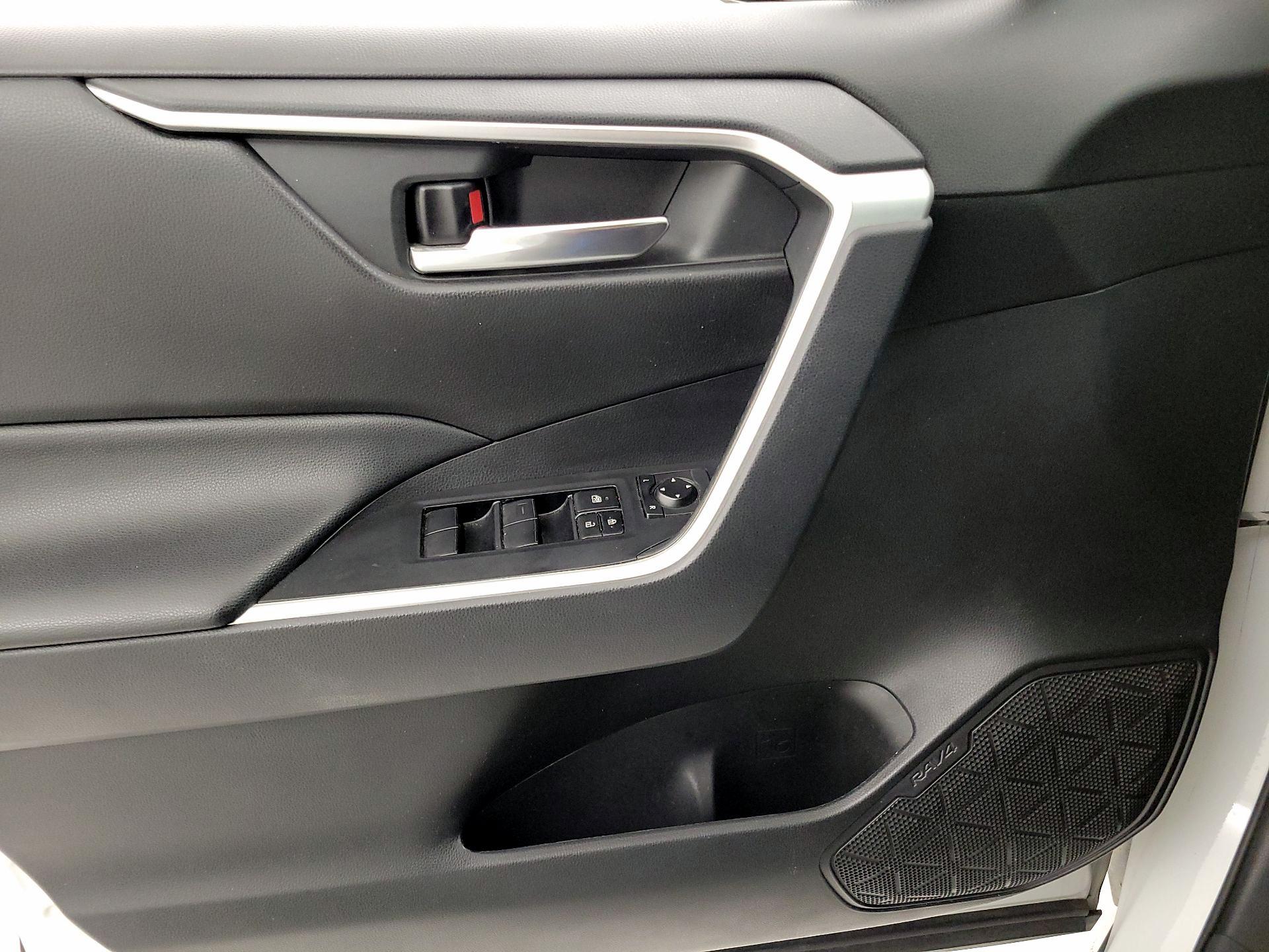 Thumbnail: 2020 Toyota RAV4 - 12