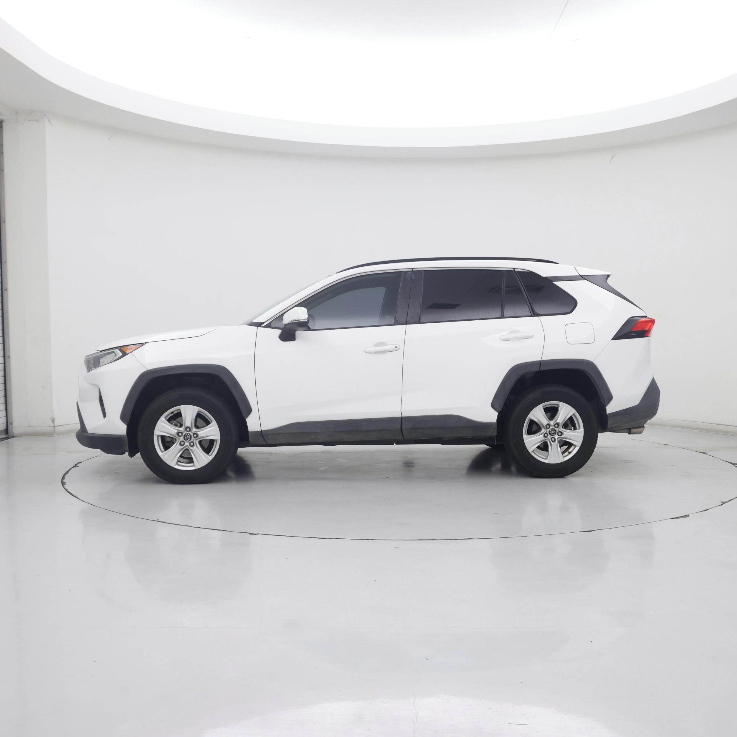 Thumbnail: 2020 Toyota RAV4 - 3