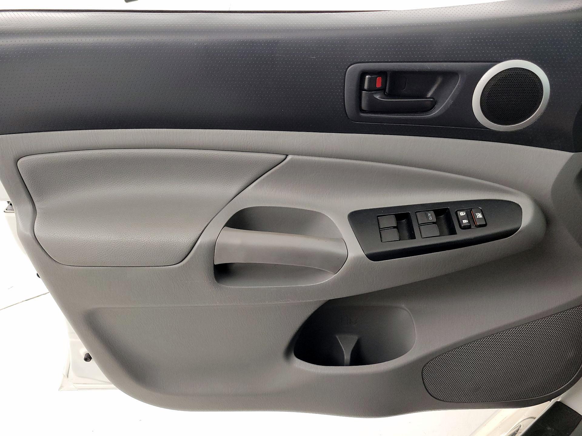Thumbnail: 2014 Toyota Tacoma - 12