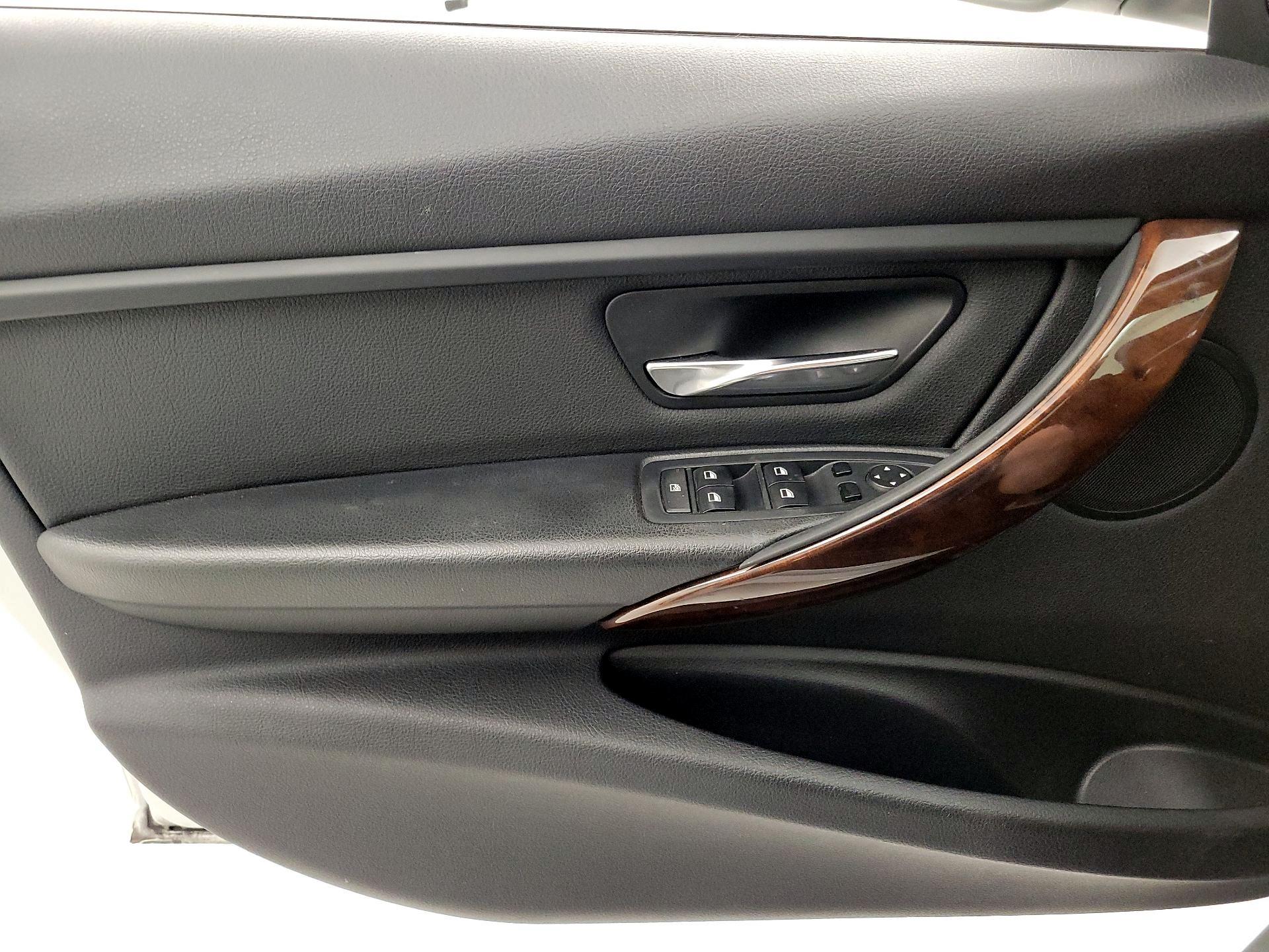 Thumbnail: 2015 BMW 3 Series - 12