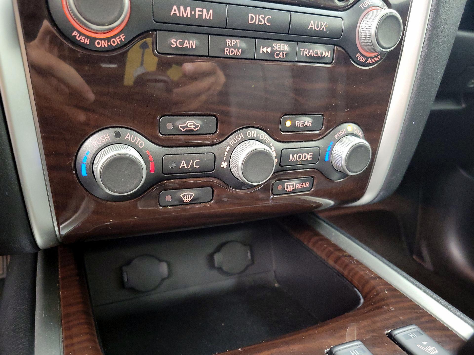 Thumbnail: 2015 Nissan Pathfinder - 16